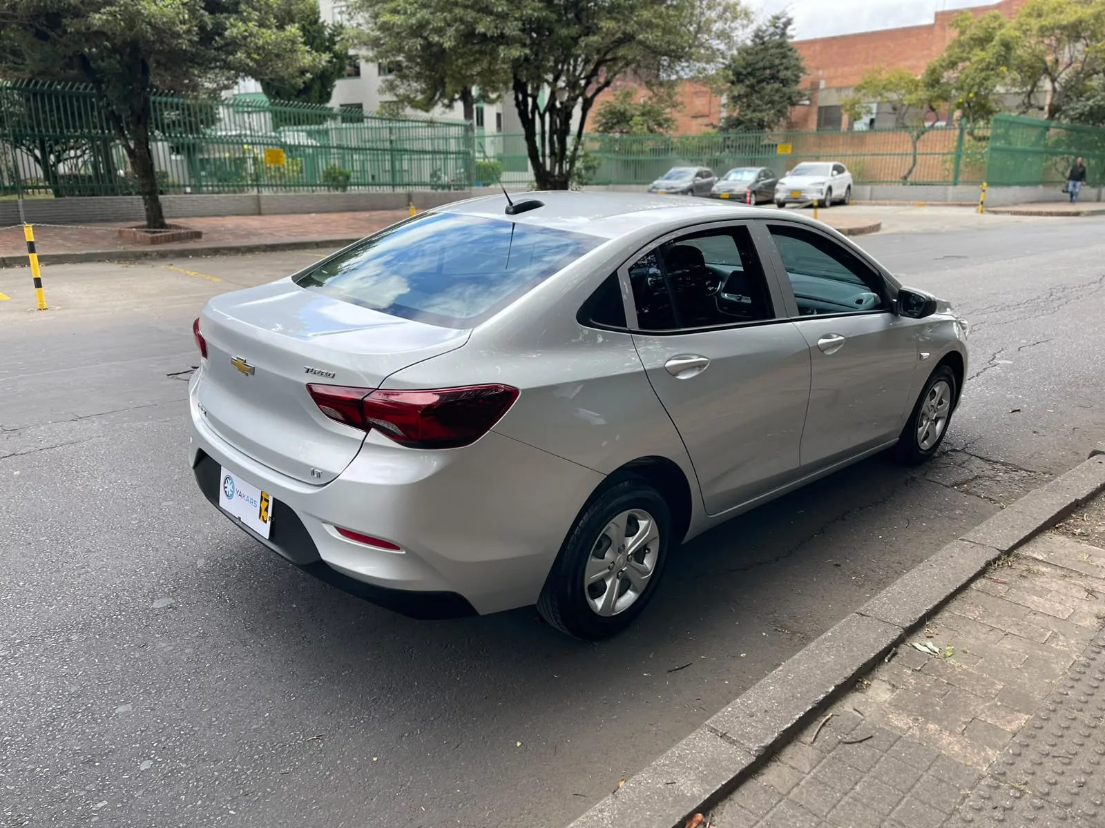 Sedán Chevrolet Onix LT 2023 1.0L TURBO MT en Bogotá — foto 10