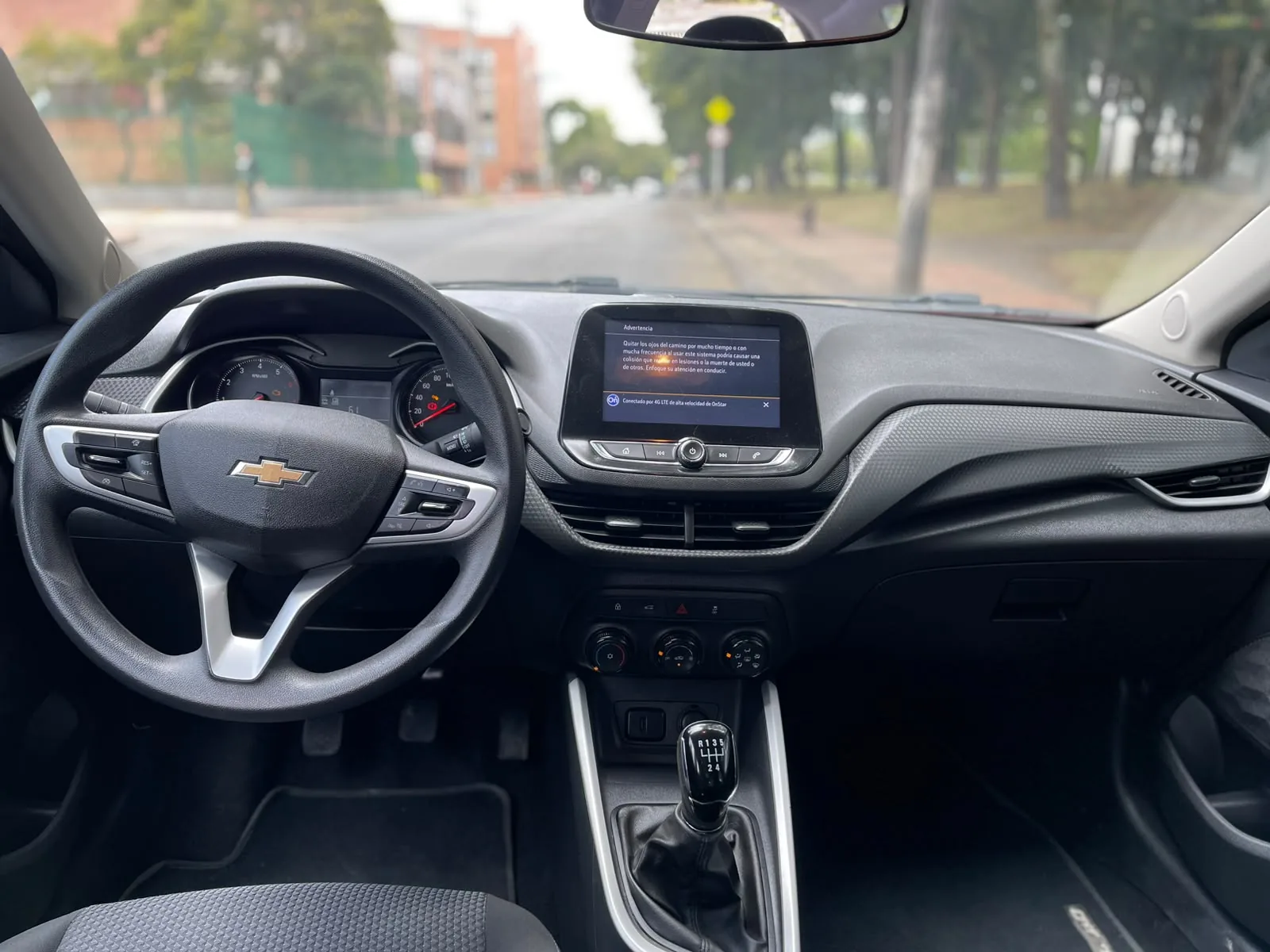 Sedán Chevrolet Onix LT 2023 1.0L TURBO MT en Bogotá — foto 11