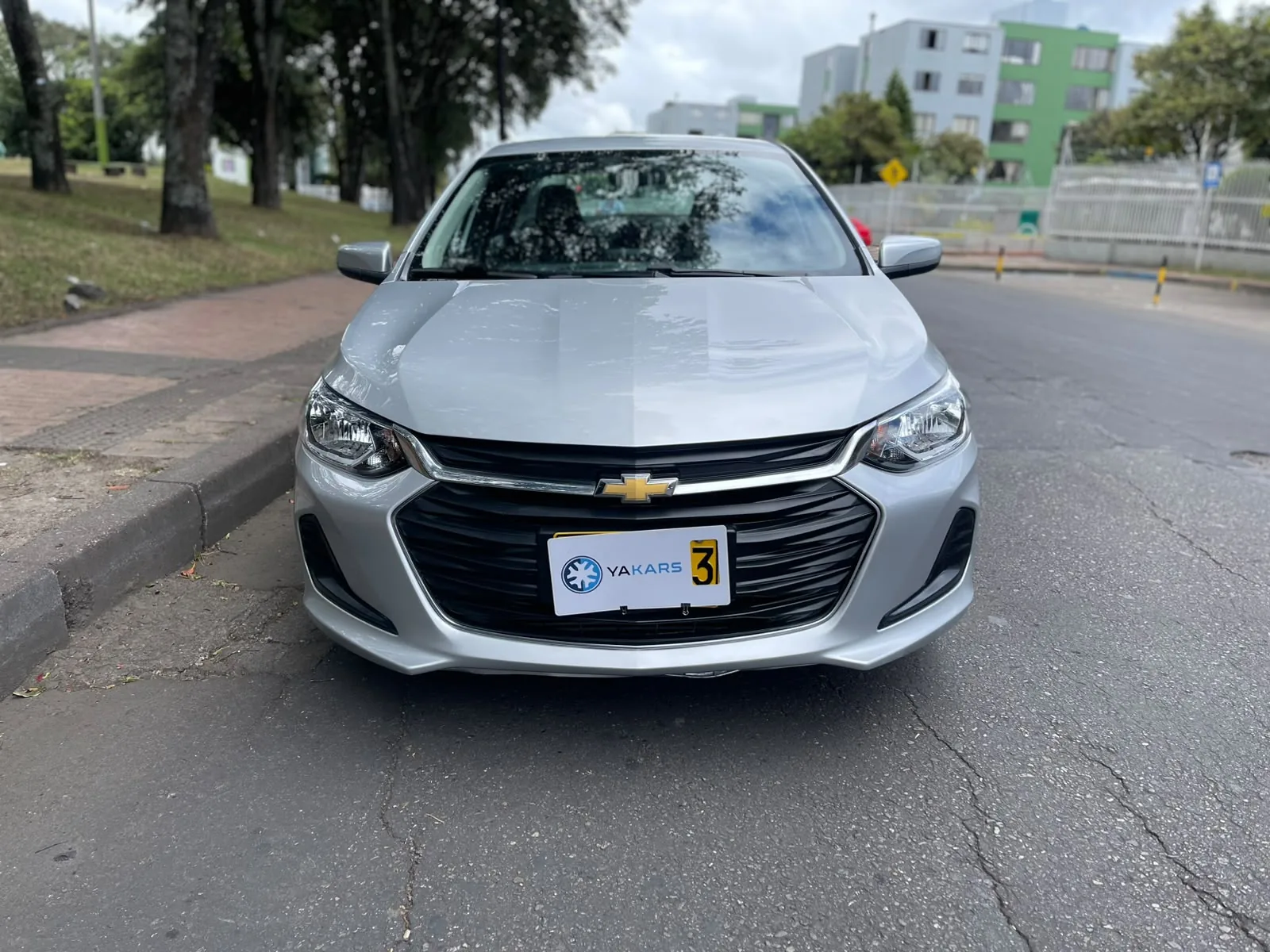Sedán Chevrolet Onix LT 2023 1.0L TURBO MT en Bogotá — foto 2