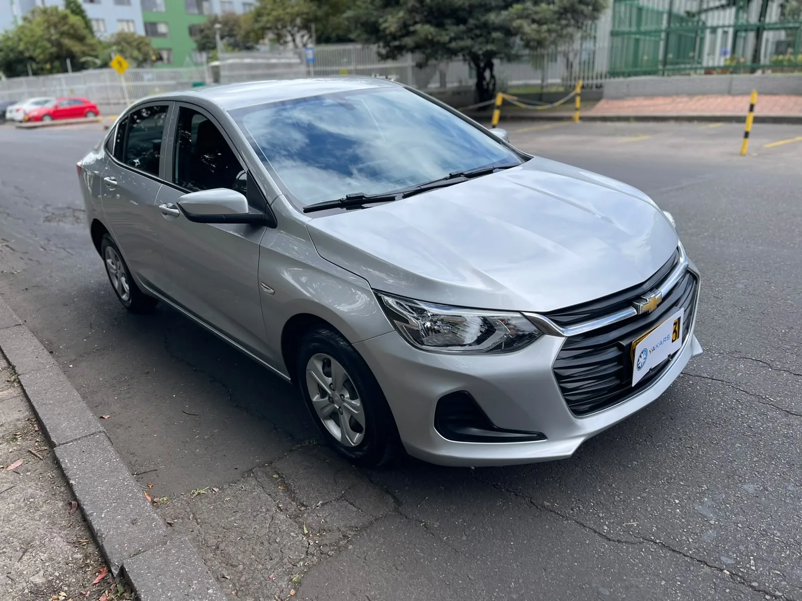 Sedán Chevrolet Onix LT 2023 1.0L TURBO MT en Bogotá — foto 4