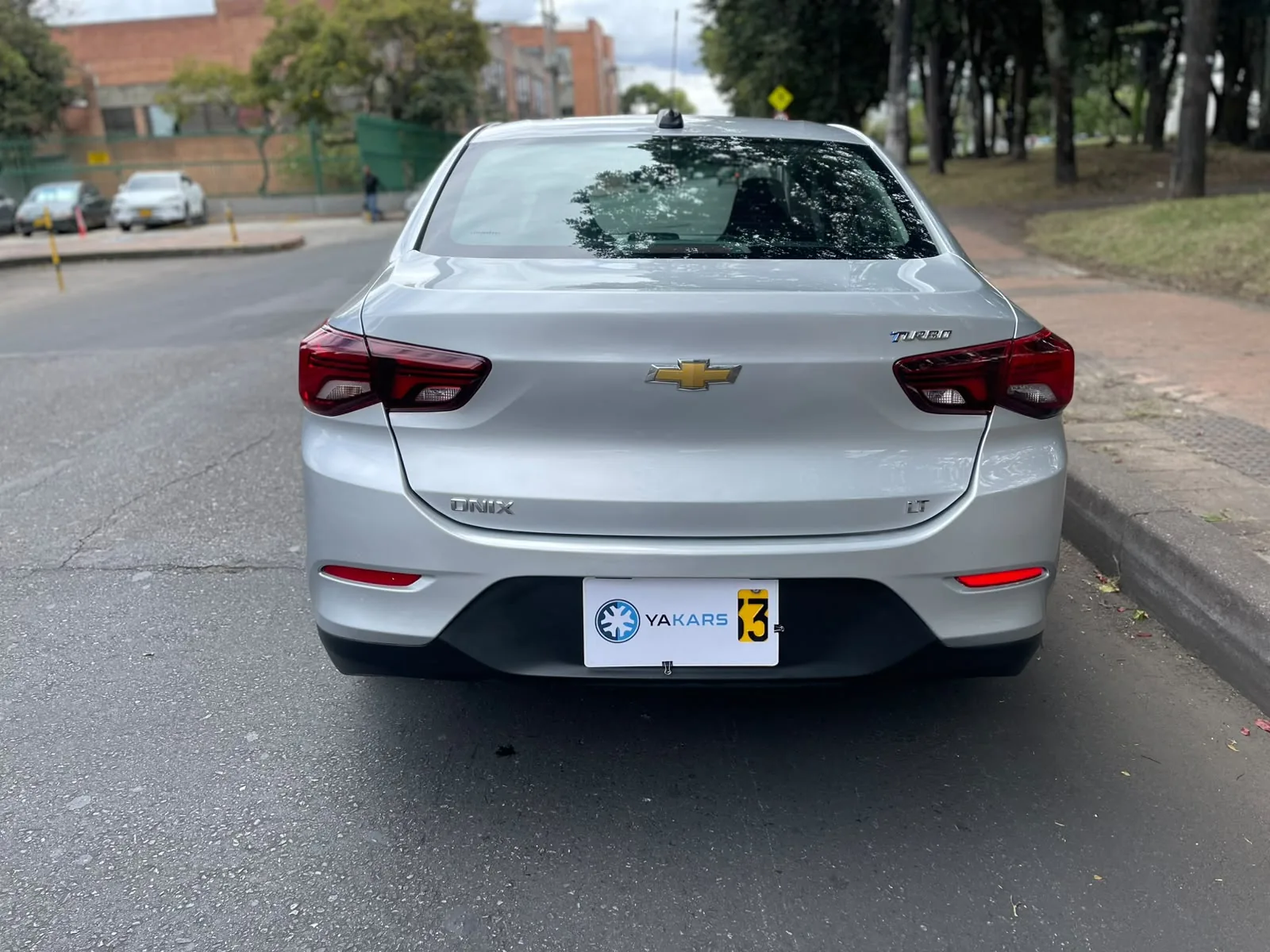 Sedán Chevrolet Onix LT 2023 1.0L TURBO MT en Bogotá — foto 9
