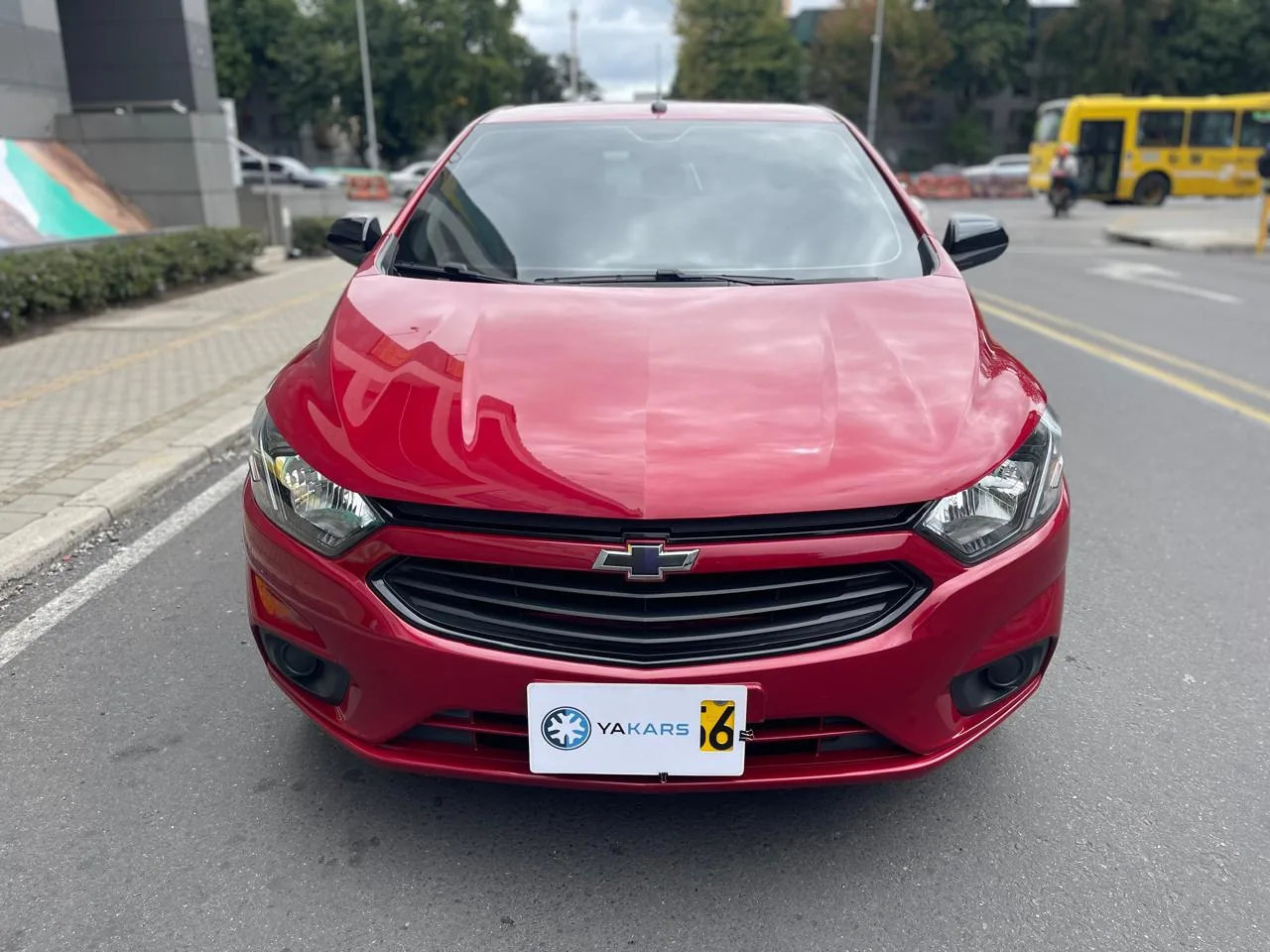 Hatchback Chevrolet Onix LT 2024 JOY en Bogotá — foto 2