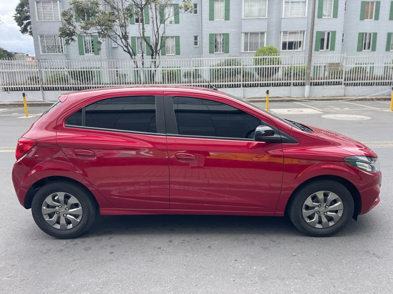 Hatchback Chevrolet Onix LT 2024 JOY en Bogotá — foto 5