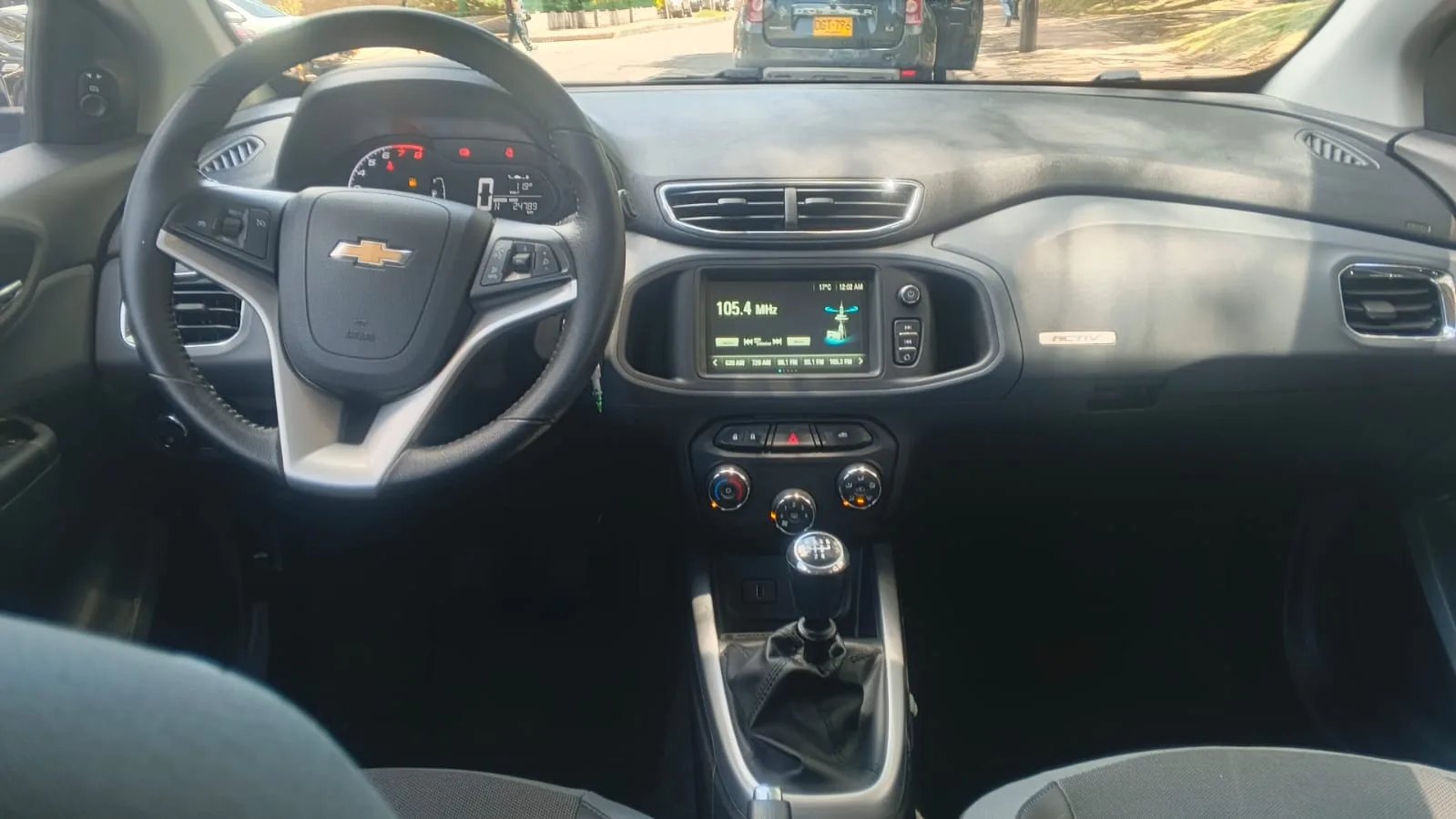 Hatchback Chevrolet Onix LTZ 2020 ACTIVE 1.4L MT en Bogotá — foto 12
