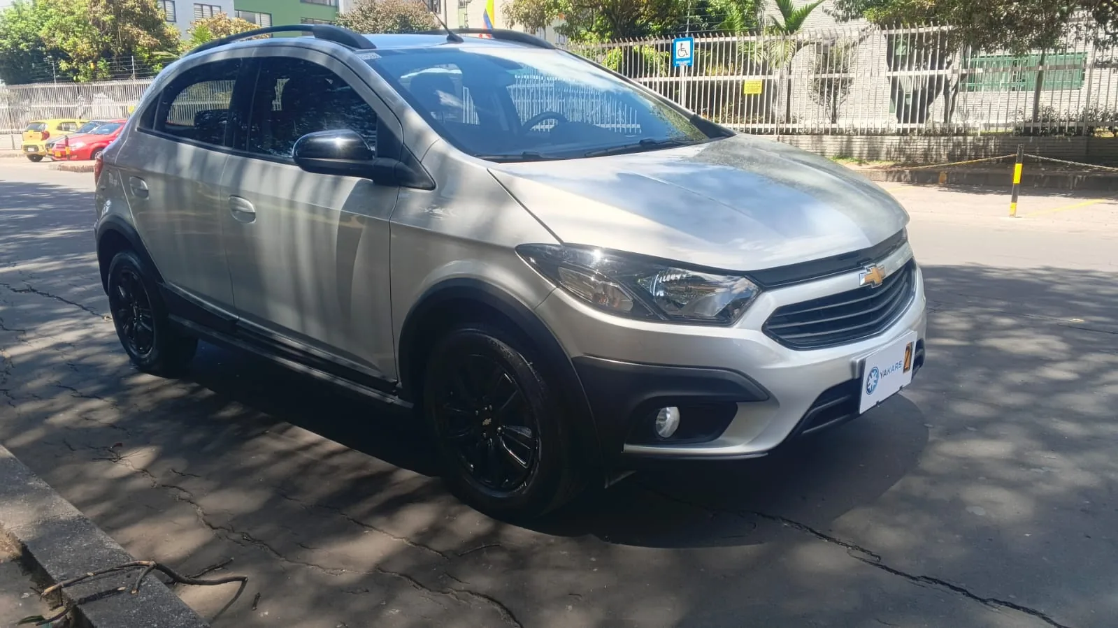Hatchback Chevrolet Onix LTZ 2020 ACTIVE 1.4L MT en Bogotá — foto 4