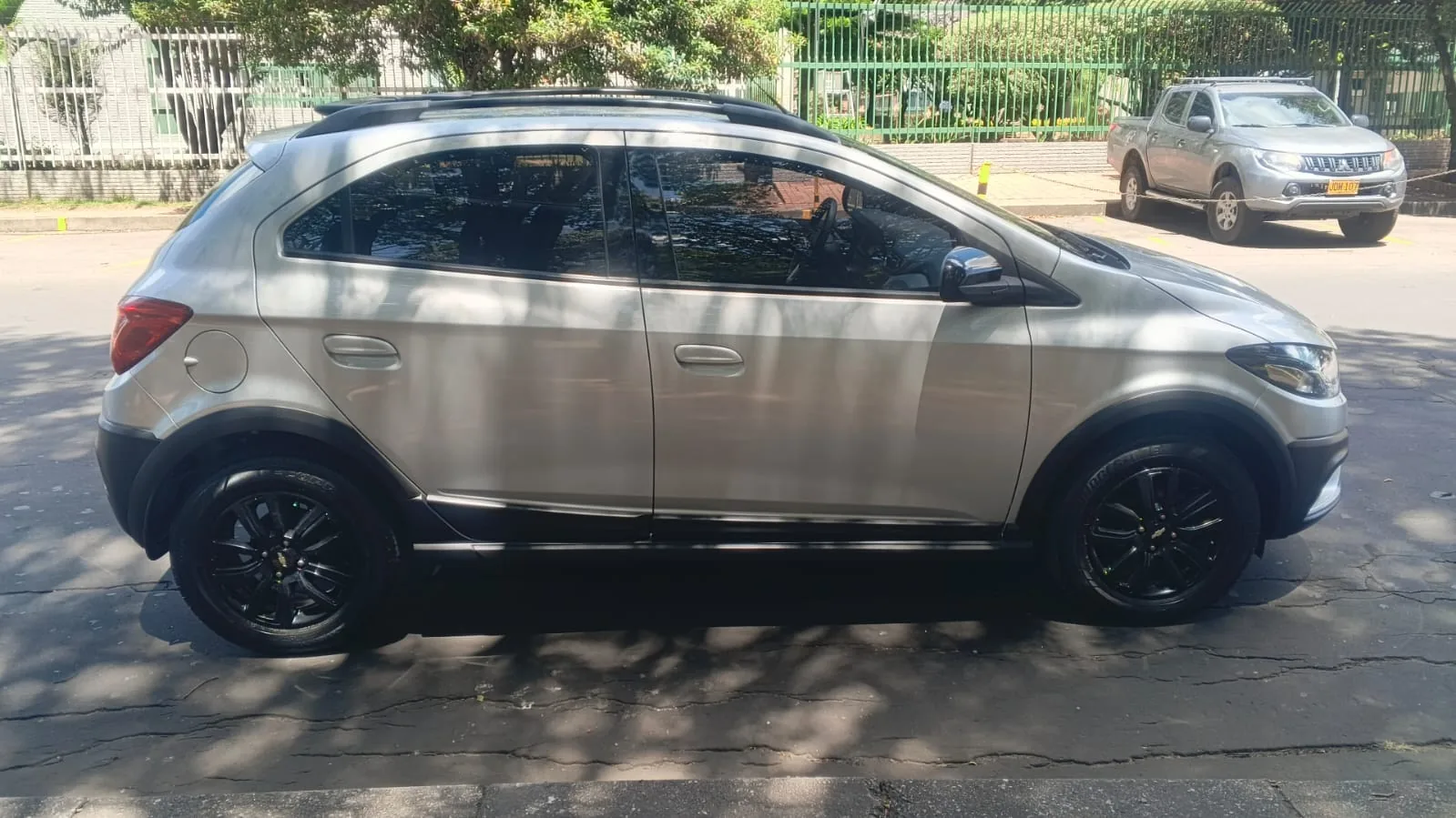 Hatchback Chevrolet Onix LTZ 2020 ACTIVE 1.4L MT en Bogotá — foto 5