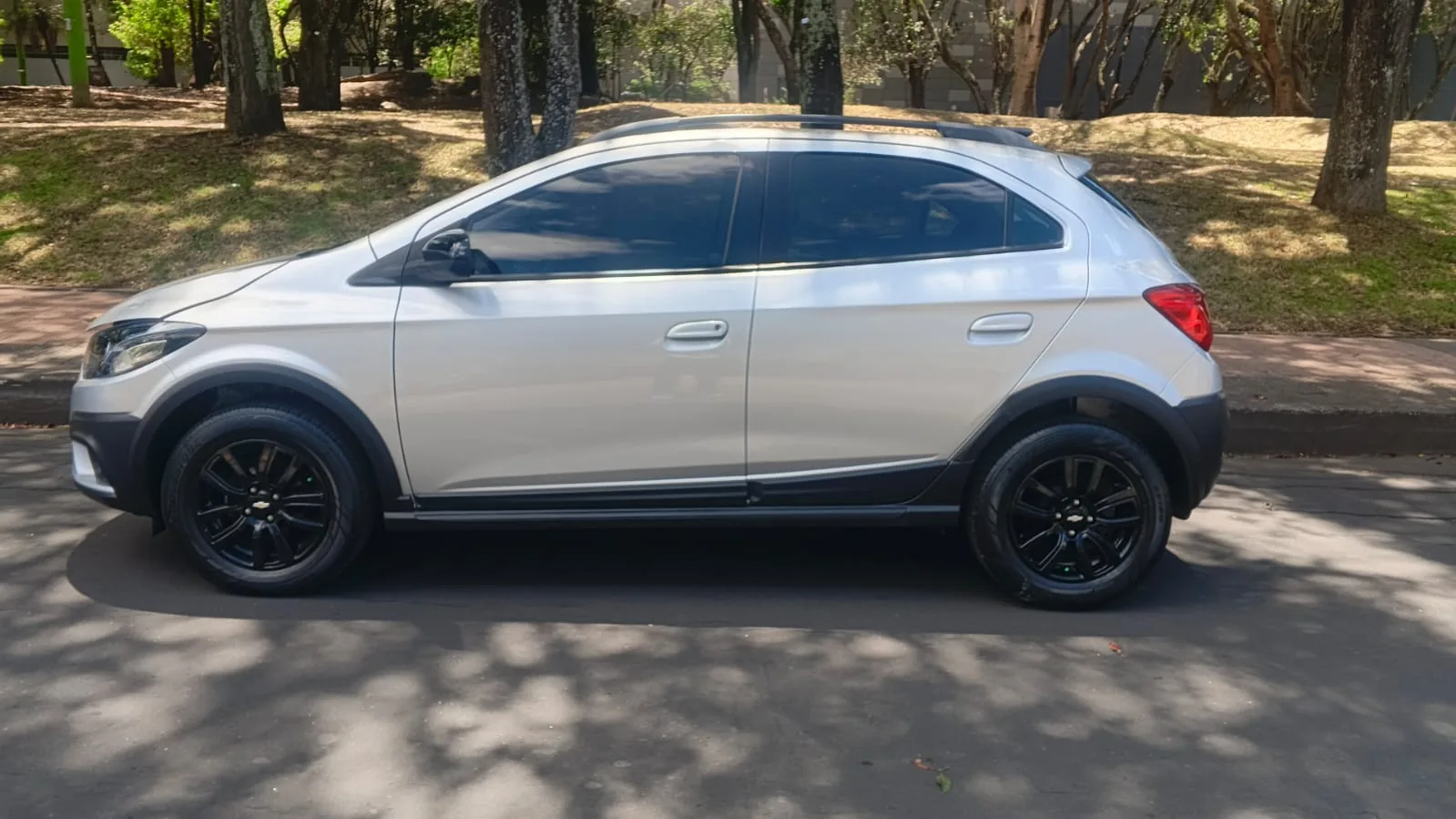 Hatchback Chevrolet Onix LTZ 2020 ACTIVE 1.4L MT en Bogotá — foto 6