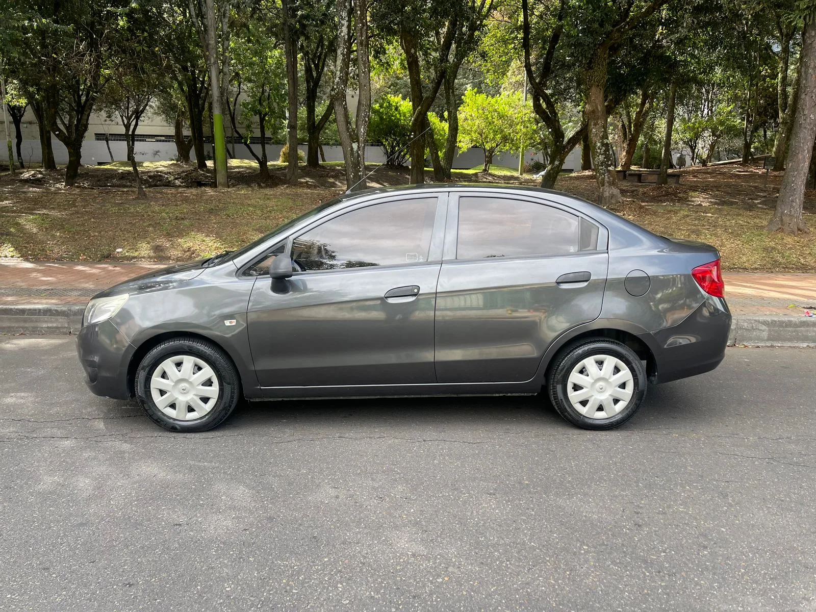 Sedán Chevrolet Sail LS 2017 1.4L Mt en Bogotá — foto 5