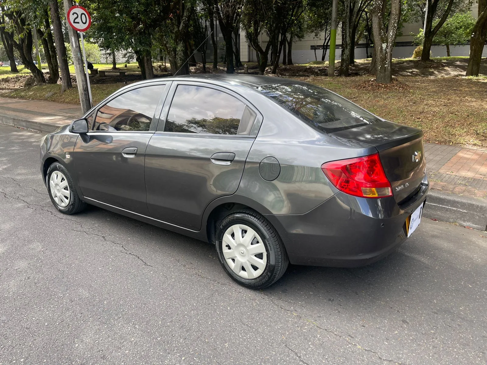 Sedán Chevrolet Sail LS 2017 1.4L Mt en Bogotá — foto 6