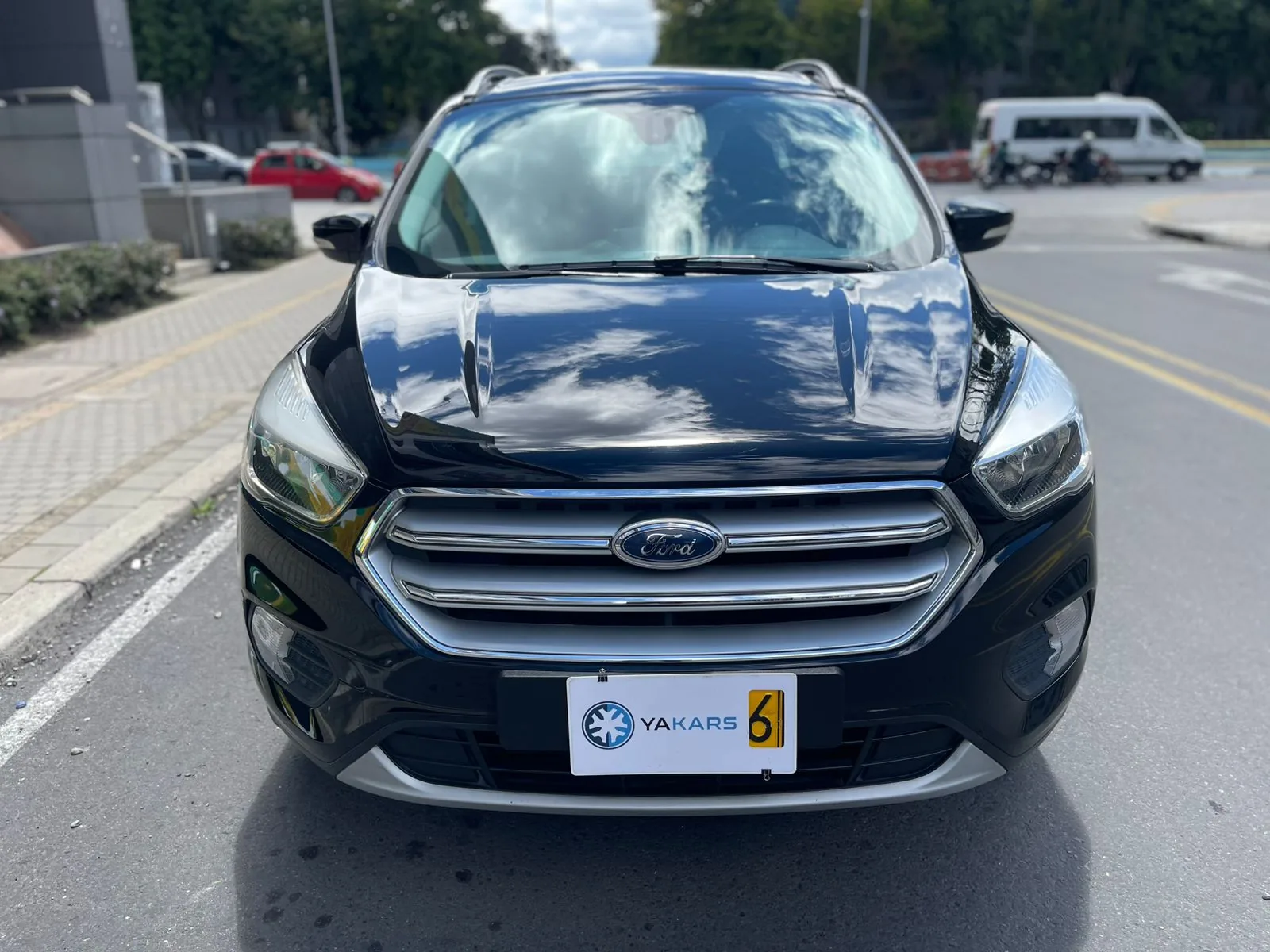Camioneta Ford Escape 2018 Se At en Bogotá — foto 2