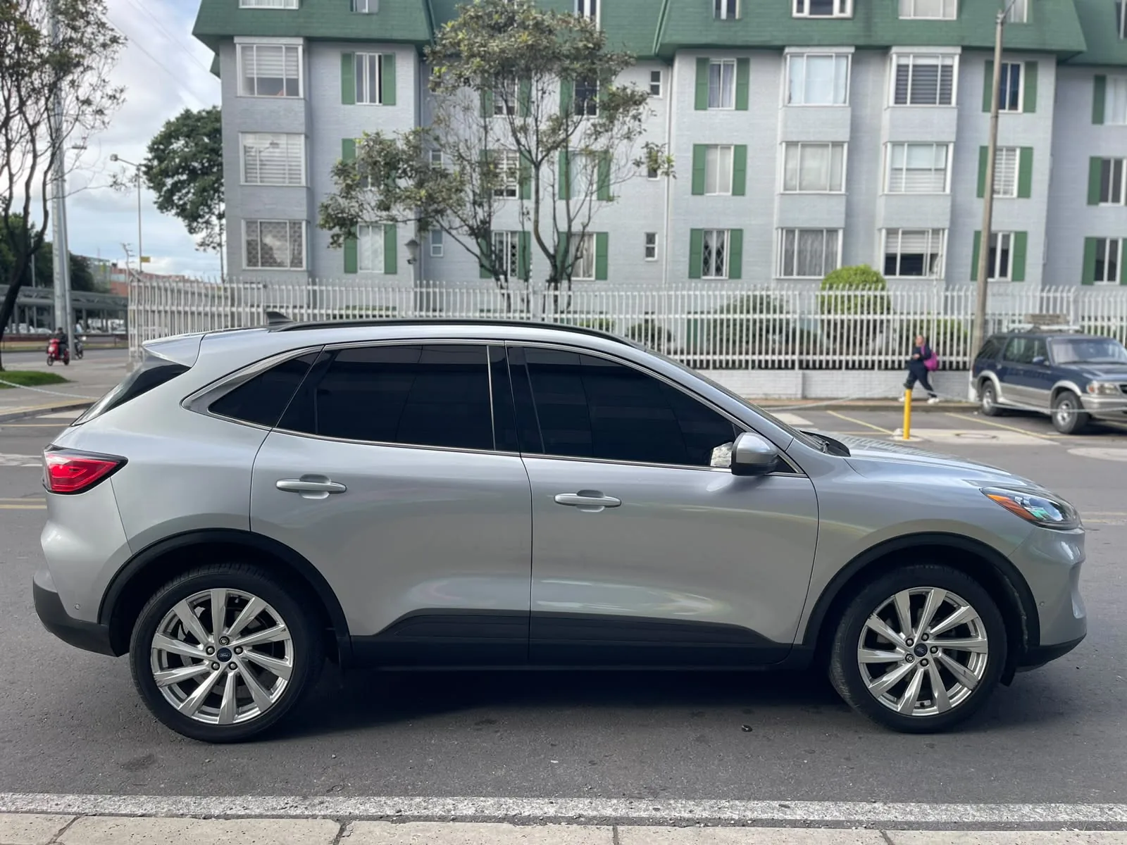 SUV Ford Escape 2021 TITANIUM en Bogotá — foto 4