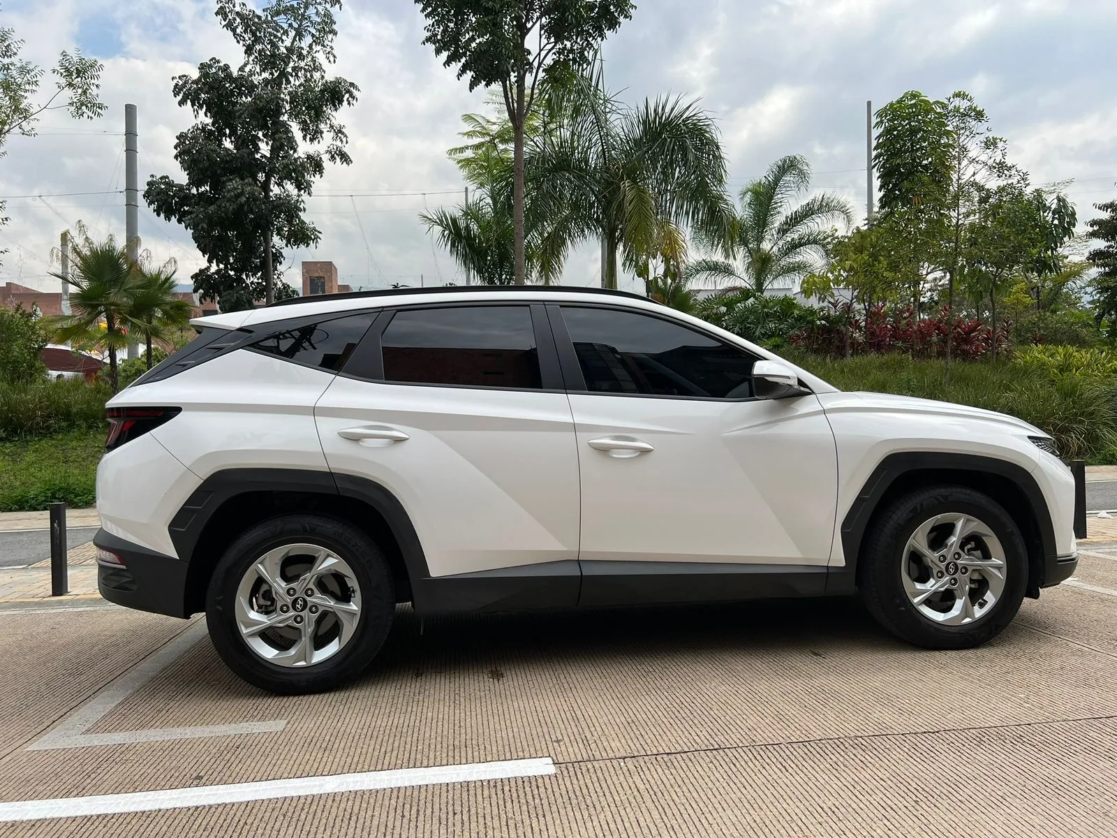 SUV Hyundai Tucson 2022 Advance plus Nx4 AT en Medellín — foto 9
