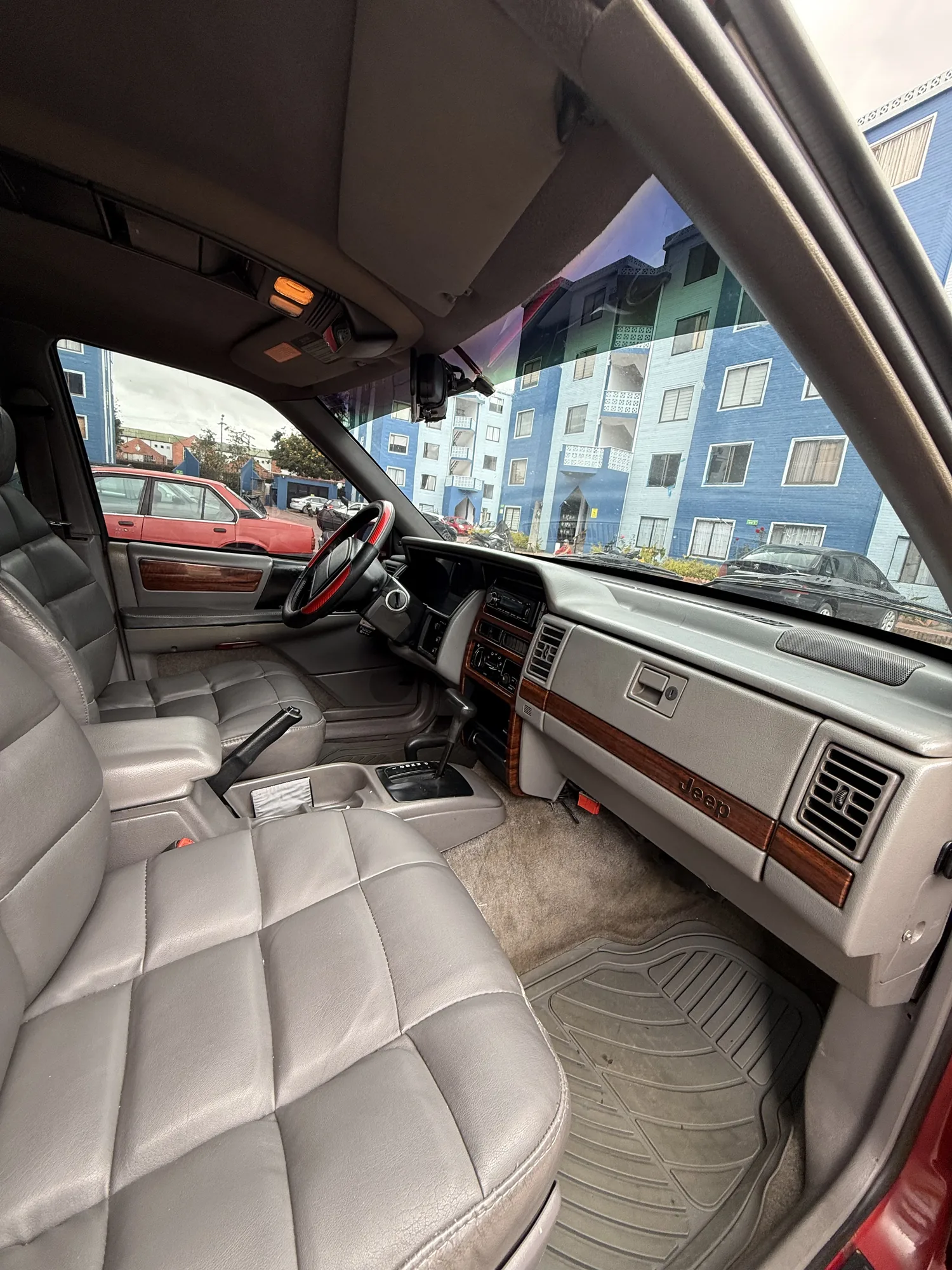 Caminhonete Jeep Grand Cherokee 1995 Motor 5.2L Magnum V8 a gasolina en Bogotá — foto 10