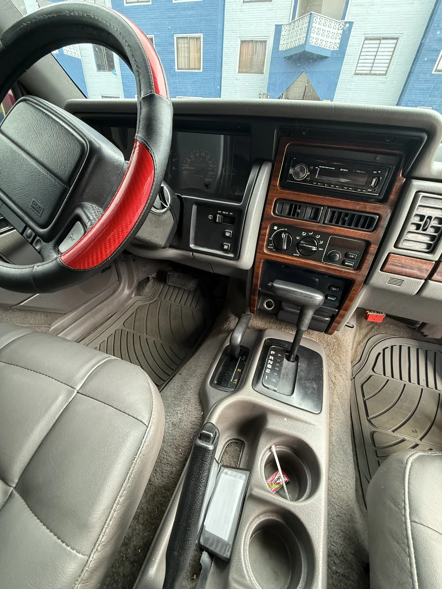 Caminhonete Jeep Grand Cherokee 1995 Motor 5.2L Magnum V8 a gasolina en Bogotá — foto 11
