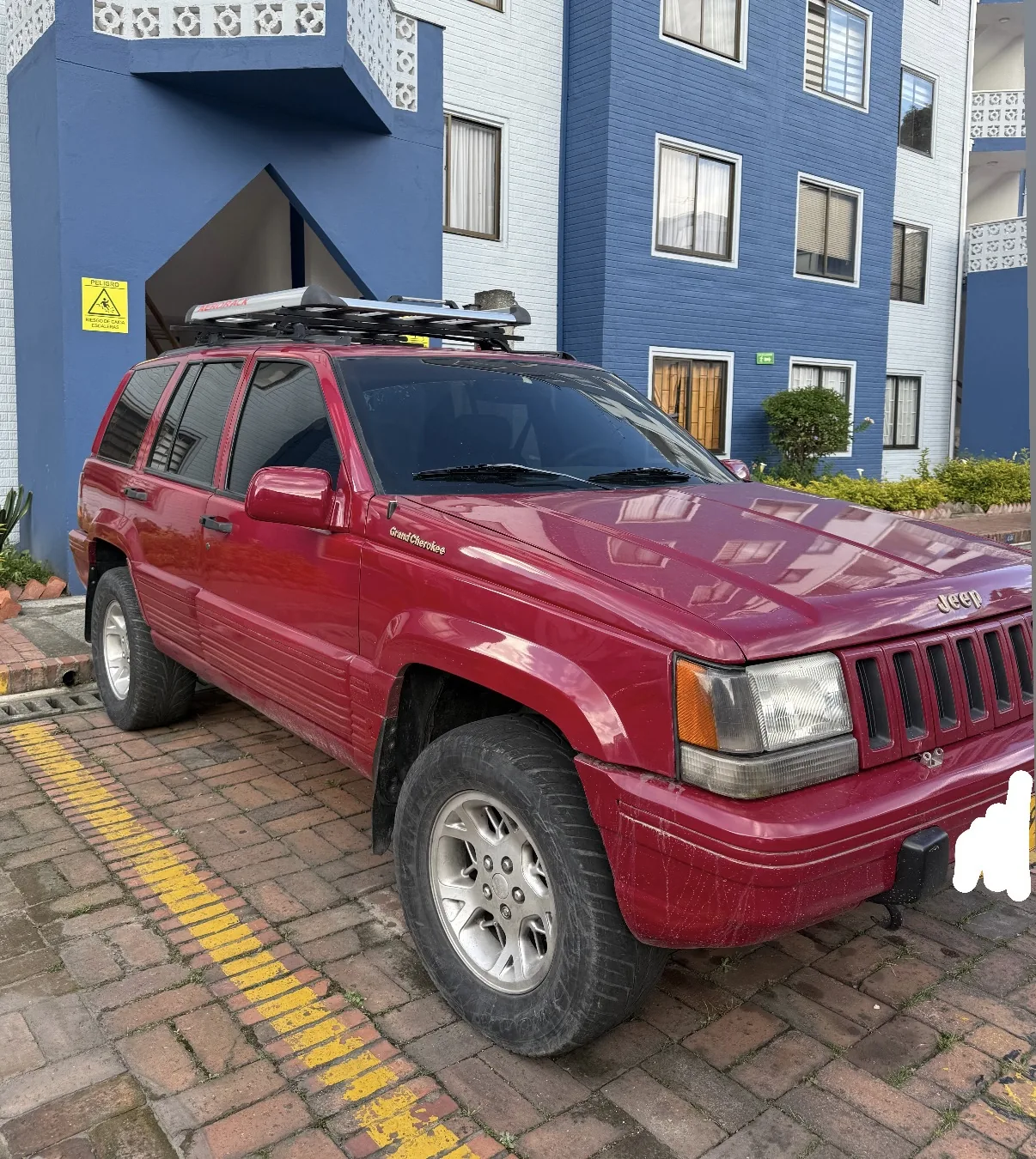 Caminhonete Jeep Grand Cherokee 1995 Motor 5.2L Magnum V8 a gasolina en Bogotá — foto 2