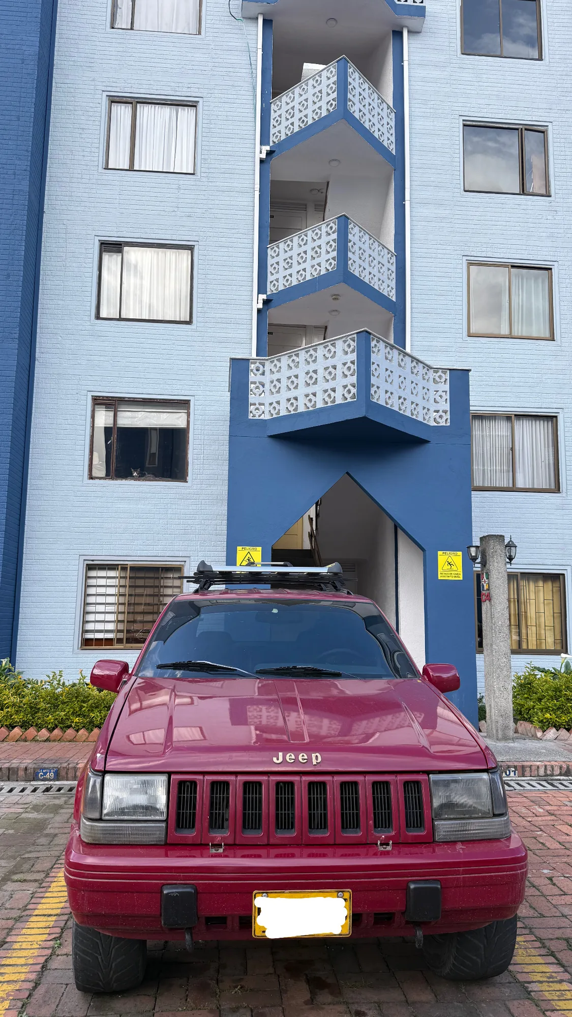 Caminhonete Jeep Grand Cherokee 1995 Motor 5.2L Magnum V8 a gasolina en Bogotá — foto 3