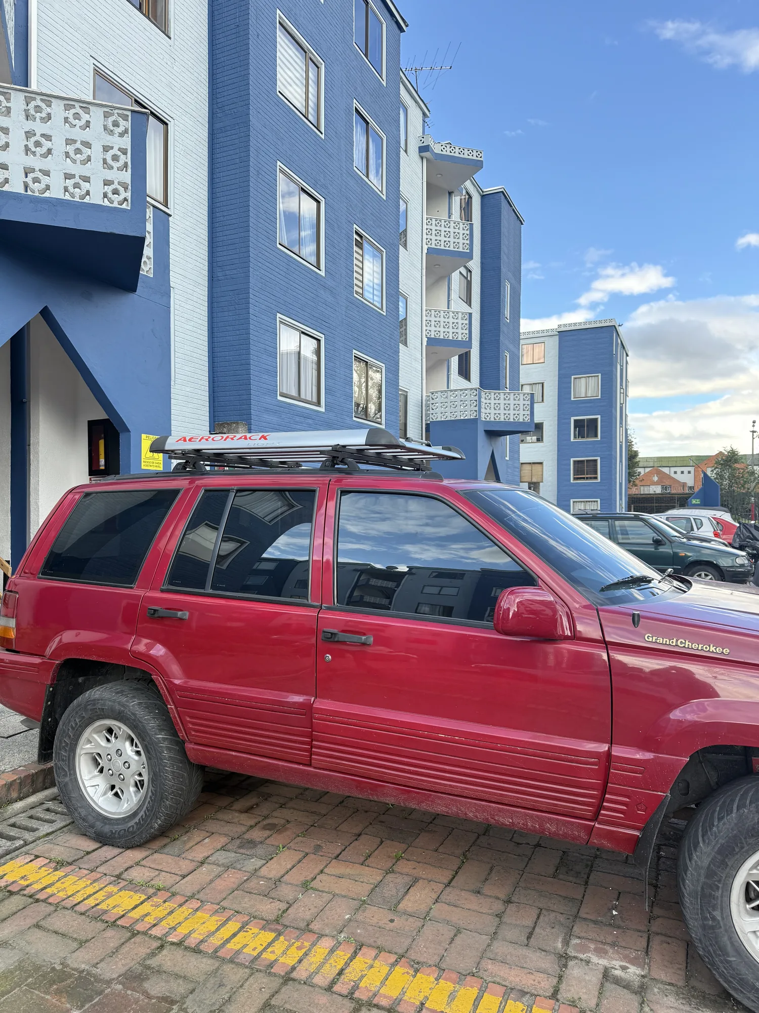 Caminhonete Jeep Grand Cherokee 1995 Motor 5.2L Magnum V8 a gasolina en Bogotá — foto 4