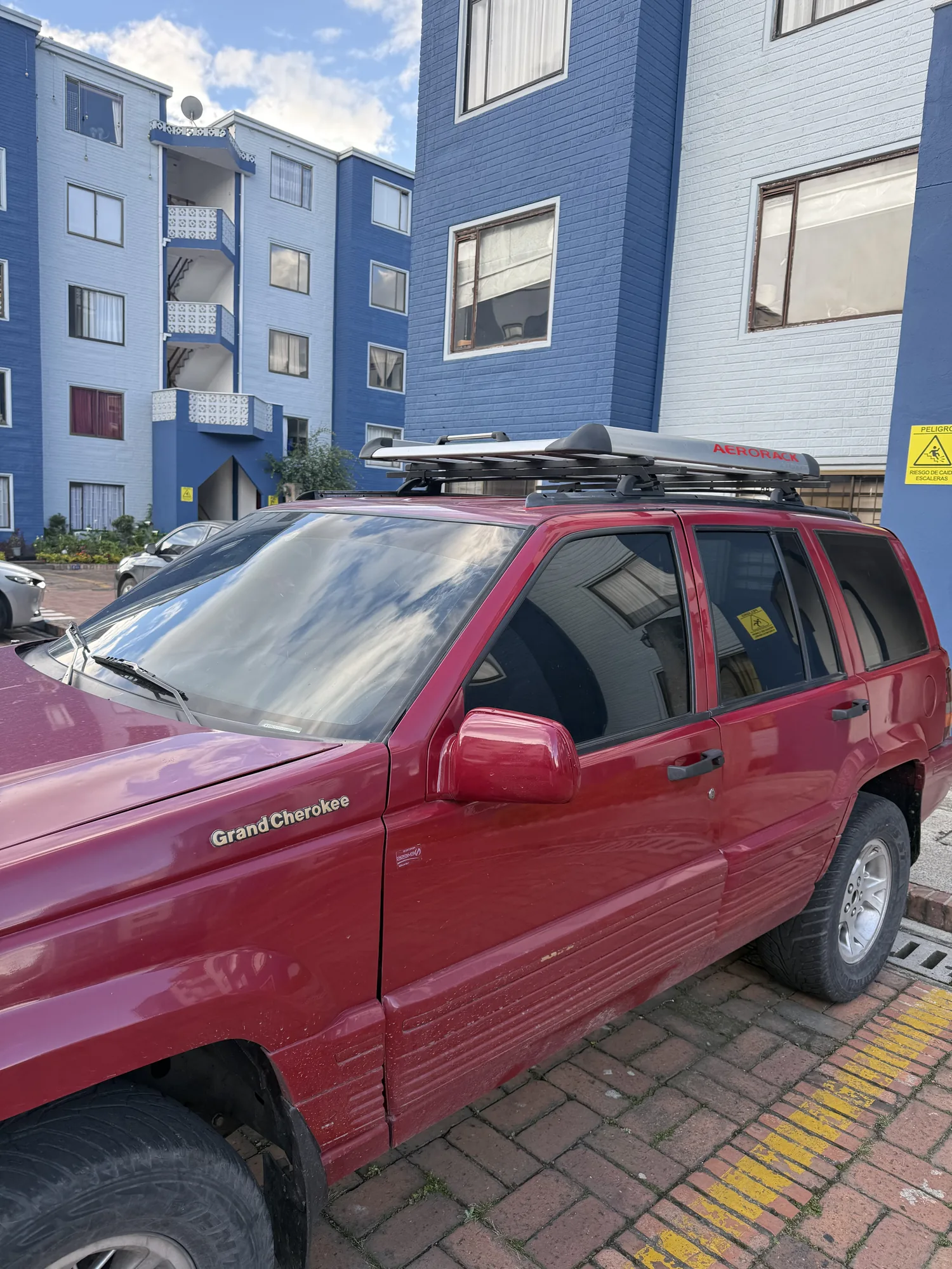 Caminhonete Jeep Grand Cherokee 1995 Motor 5.2L Magnum V8 a gasolina en Bogotá — foto 7