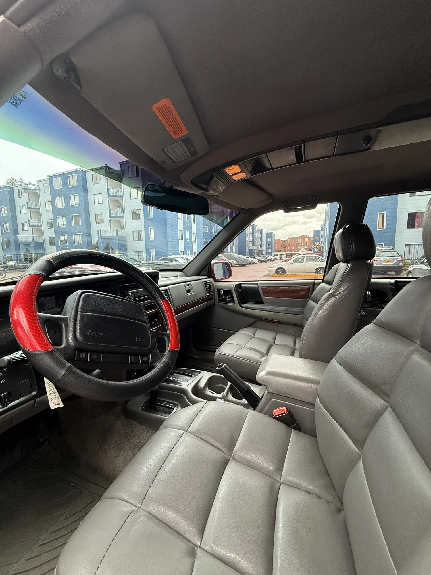 Caminhonete Jeep Grand Cherokee 1995 Motor 5.2L Magnum V8 a gasolina en Bogotá — foto 9