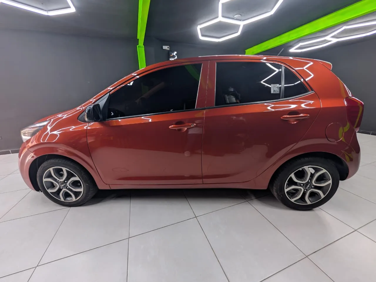 Hatchback Kia Picanto 2023 en Bogotá — foto 4