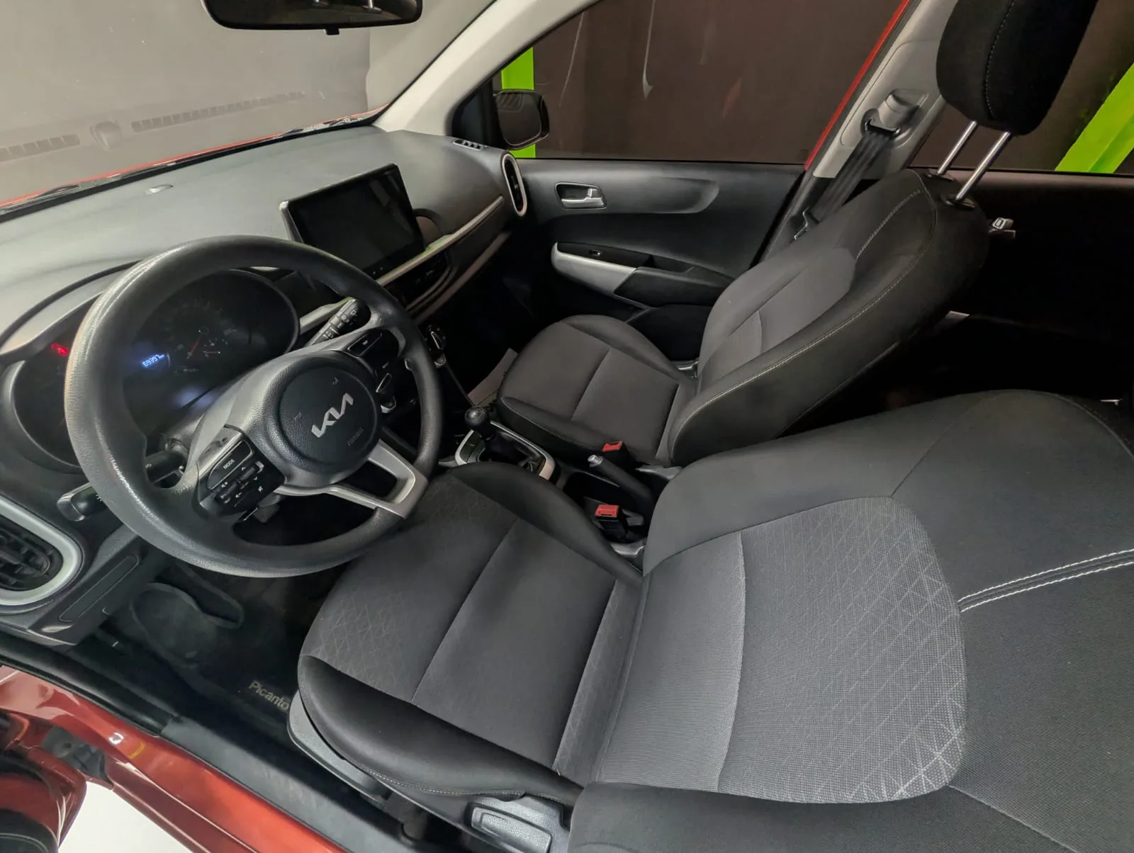 Hatchback Kia Picanto 2023 en Bogotá — foto 8