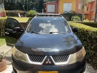 SUV Mitsubishi Outlander 2009 XLE en La Ceja