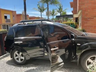 SUV Mitsubishi Outlander 2009 XLE en La Ceja — foto 2
