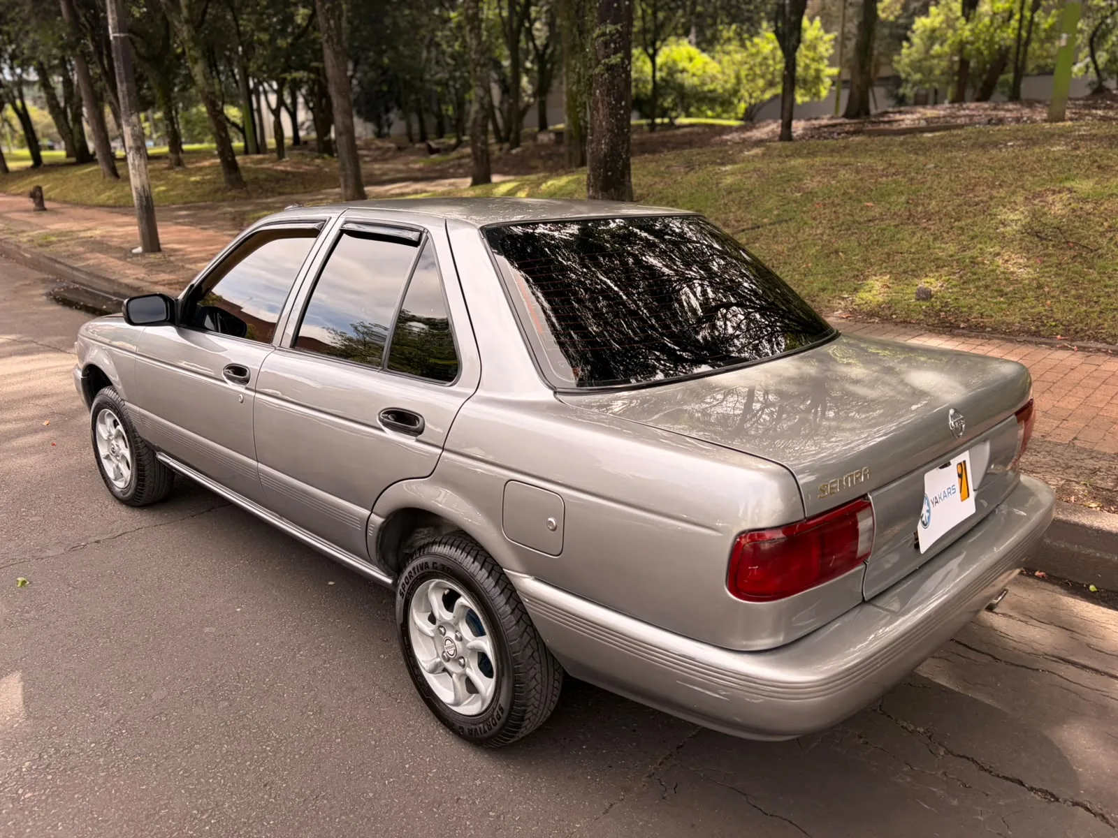 Sedán Nissan Sentra B13 2012 1.6L Mt en Bogotá — foto 5