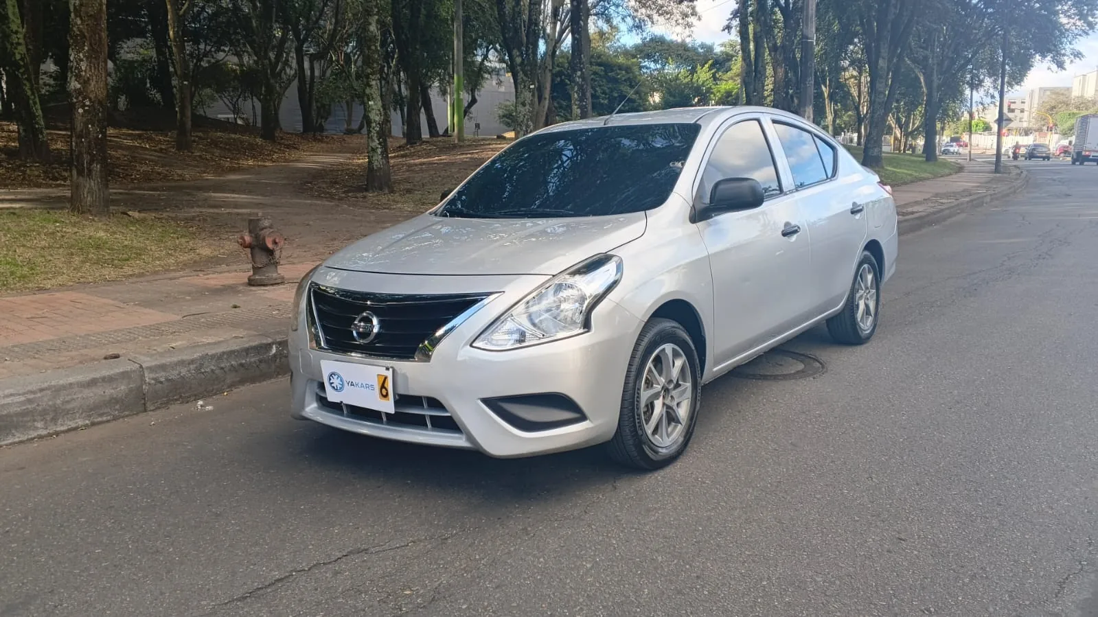 Sedán Nissan Versa 2021 Drive At 1.6L en Bogotá
