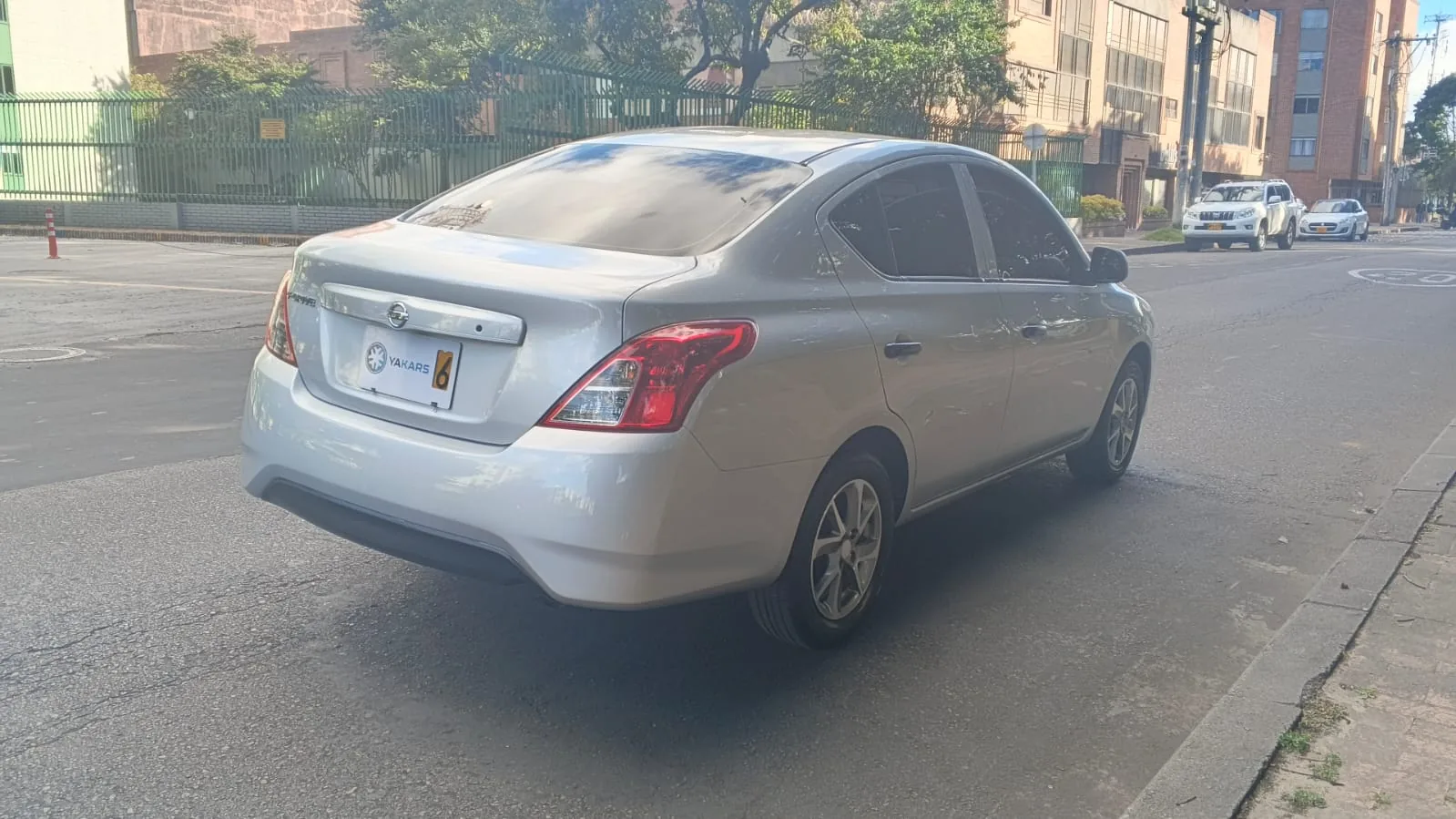 Sedán Nissan Versa 2021 Drive At 1.6L en Bogotá — foto 10