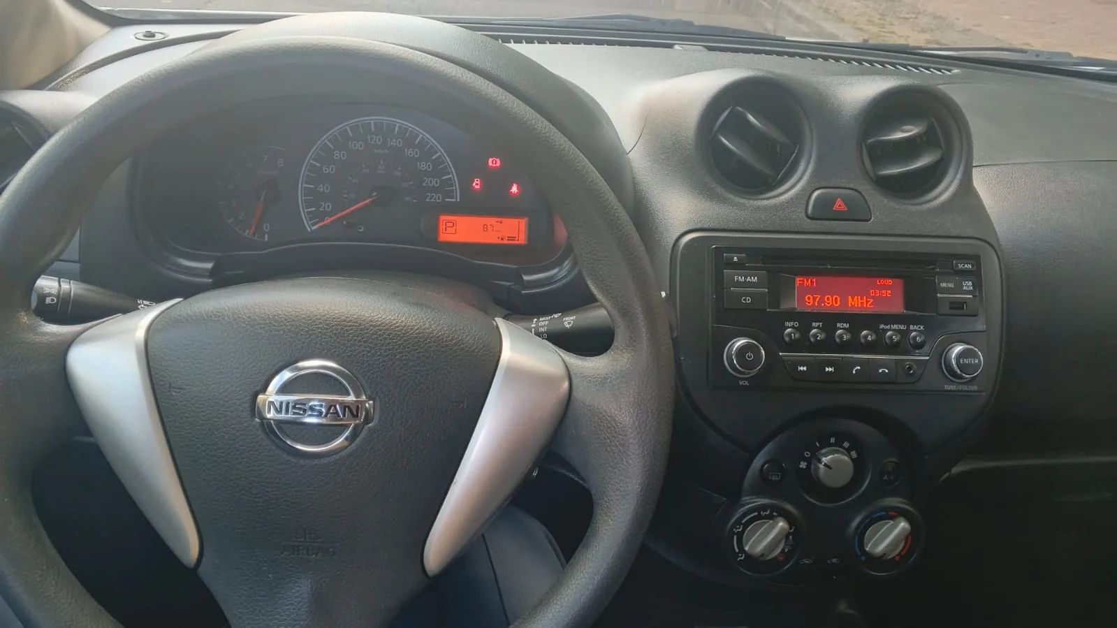 Sedán Nissan Versa 2021 Drive At 1.6L en Bogotá — foto 11