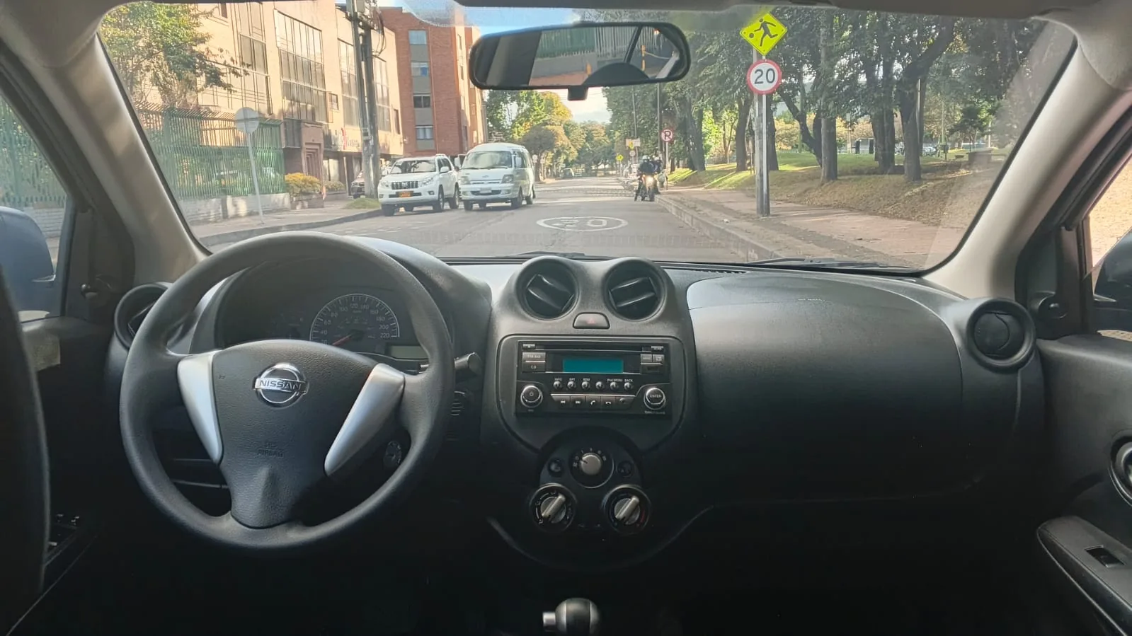 Sedán Nissan Versa 2021 Drive At 1.6L en Bogotá — foto 13