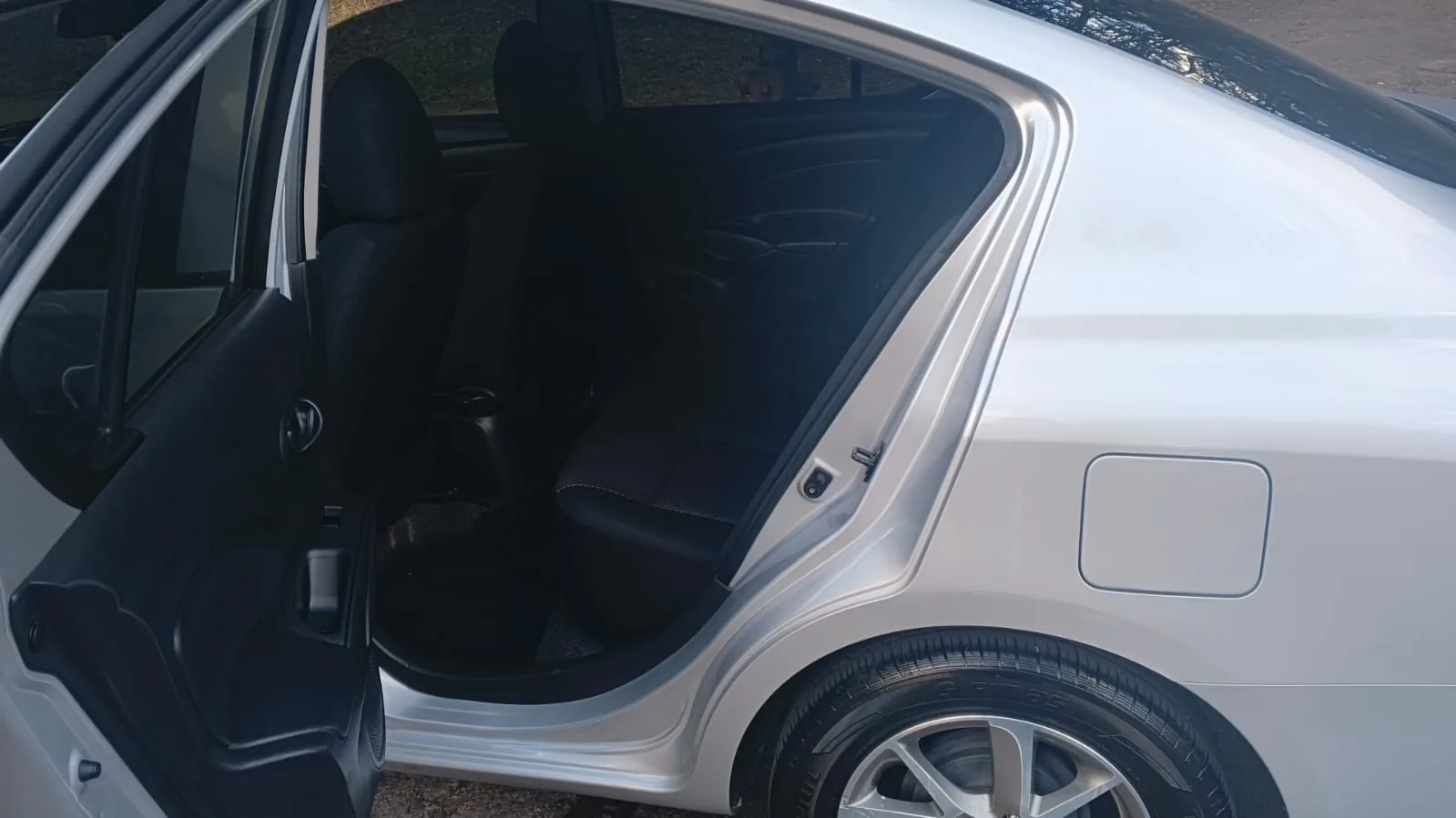Sedán Nissan Versa 2021 Drive At 1.6L en Bogotá — foto 14