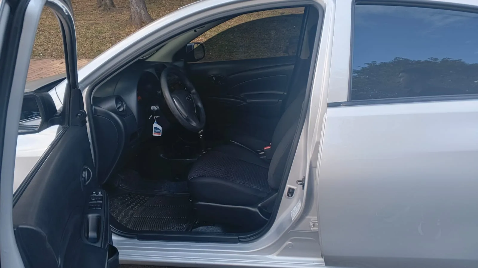 Sedán Nissan Versa 2021 Drive At 1.6L en Bogotá — foto 15