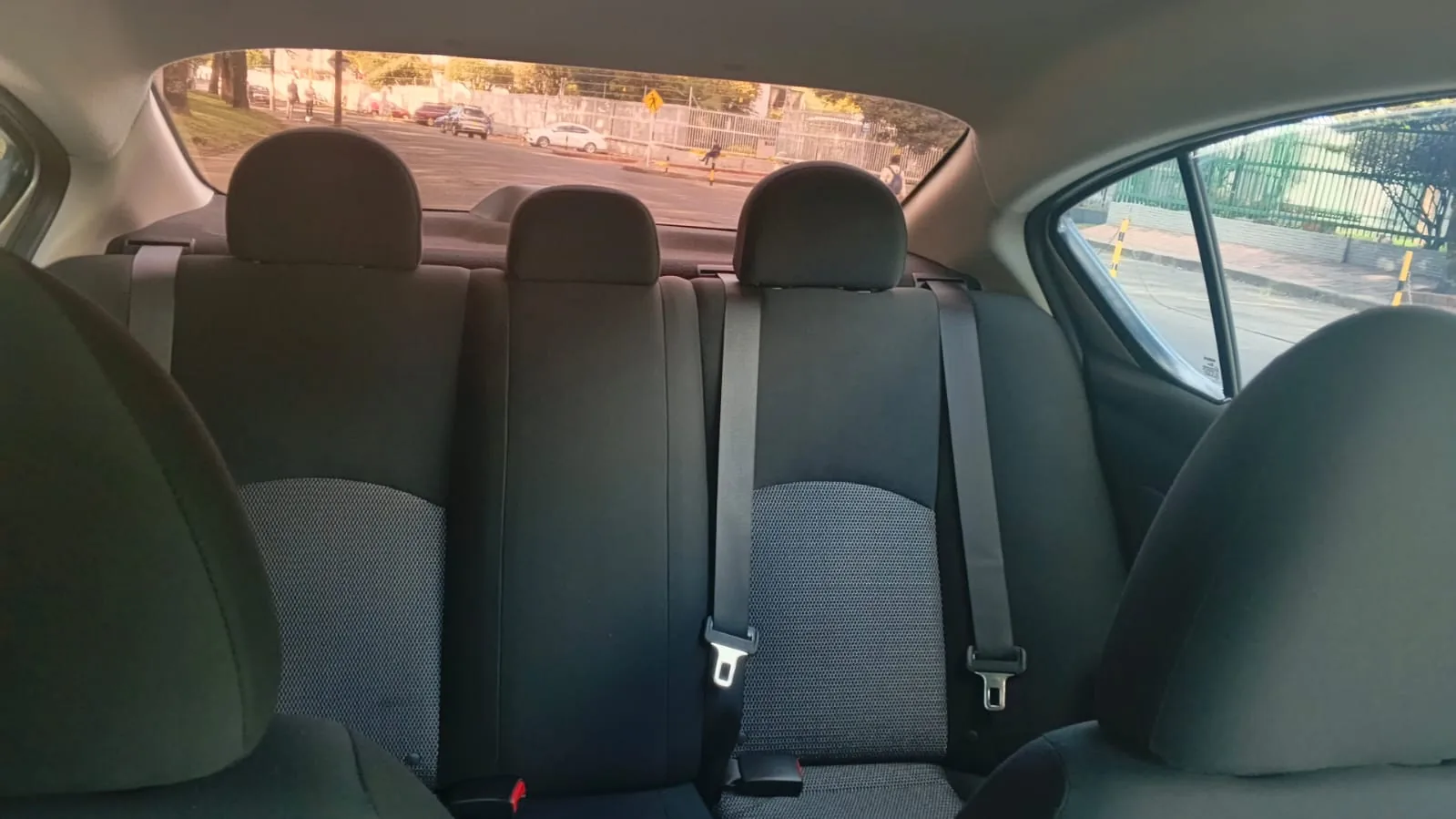 Sedán Nissan Versa 2021 Drive At 1.6L en Bogotá — foto 16