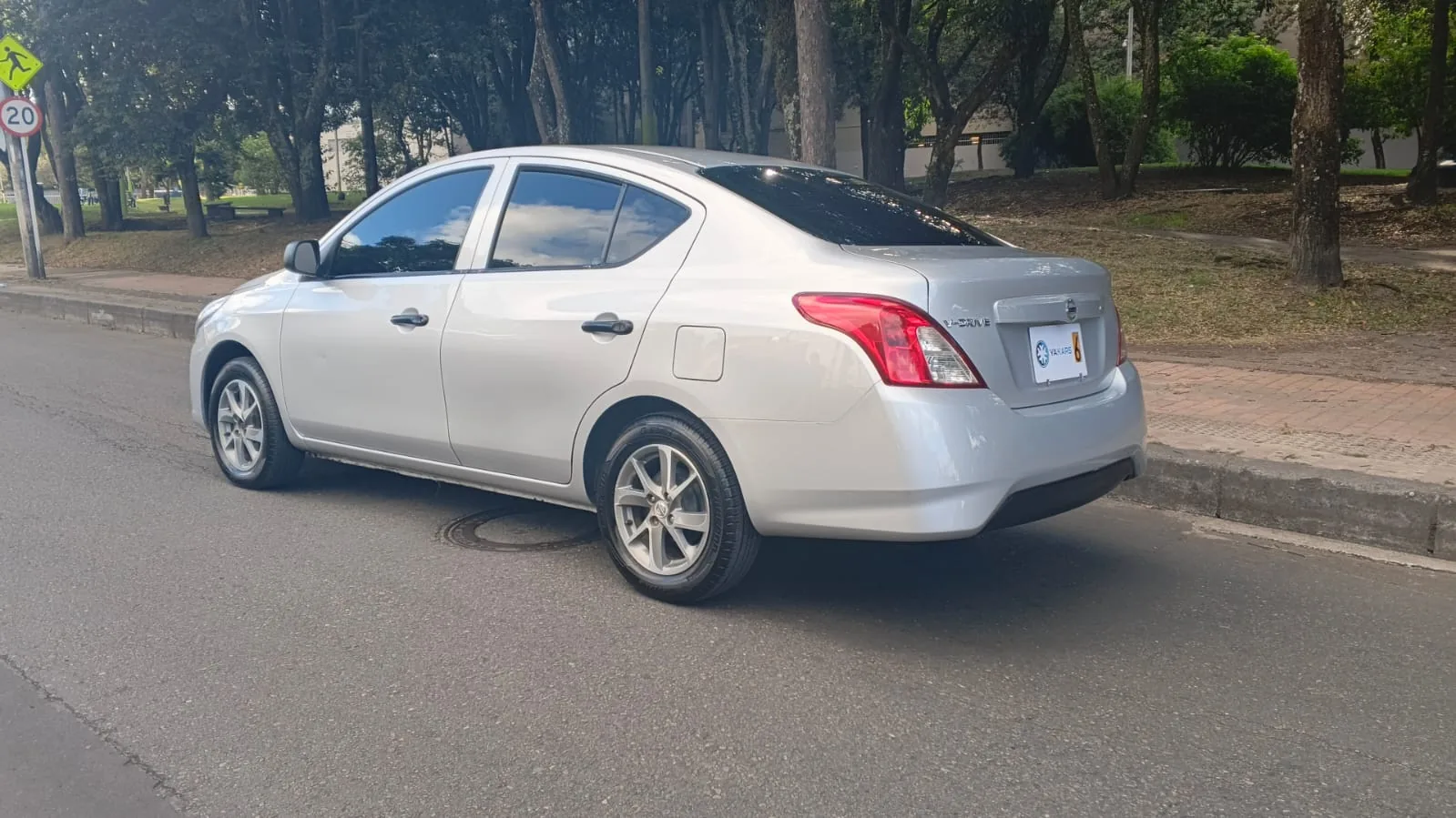 Sedán Nissan Versa 2021 Drive At 1.6L en Bogotá — foto 7