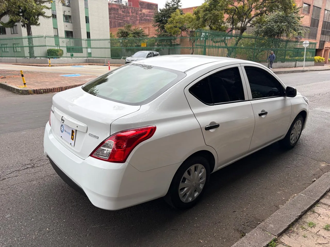 Sedán Nissan Versa 2022 X-Drive 1.6L en Bogotá — foto 10