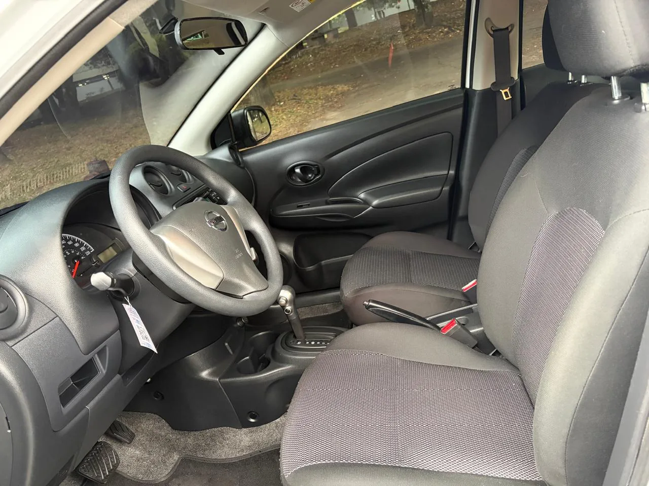 Sedán Nissan Versa 2022 X-Drive 1.6L en Bogotá — foto 12