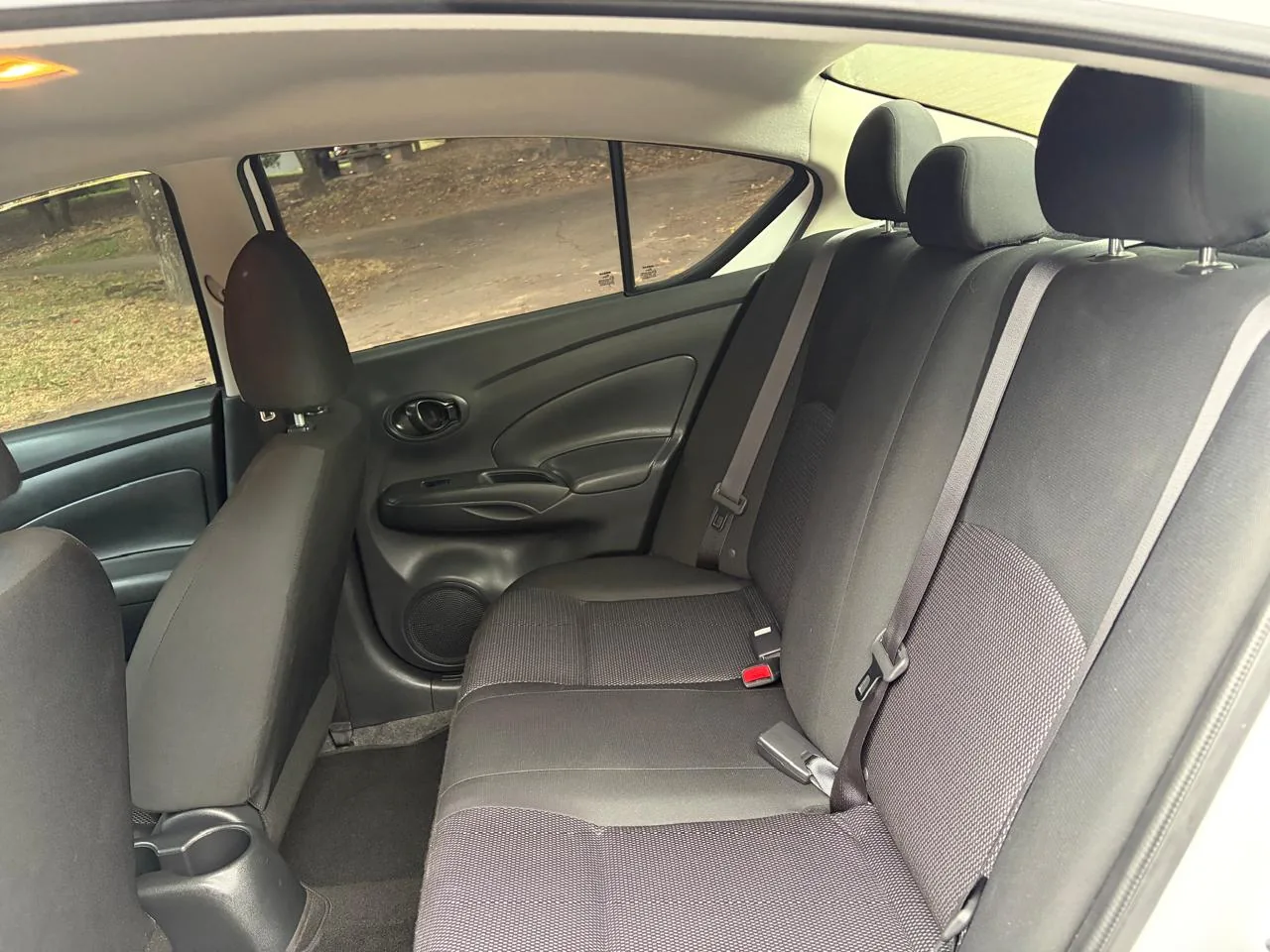 Sedán Nissan Versa 2022 X-Drive 1.6L en Bogotá — foto 13