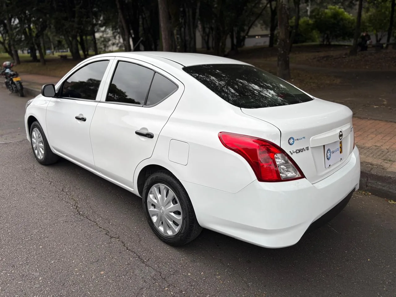 Sedán Nissan Versa 2022 X-Drive 1.6L en Bogotá — foto 7