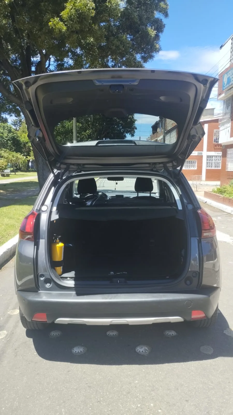 Camioneta Peugeot 2008 2018 en Bogota — foto 4