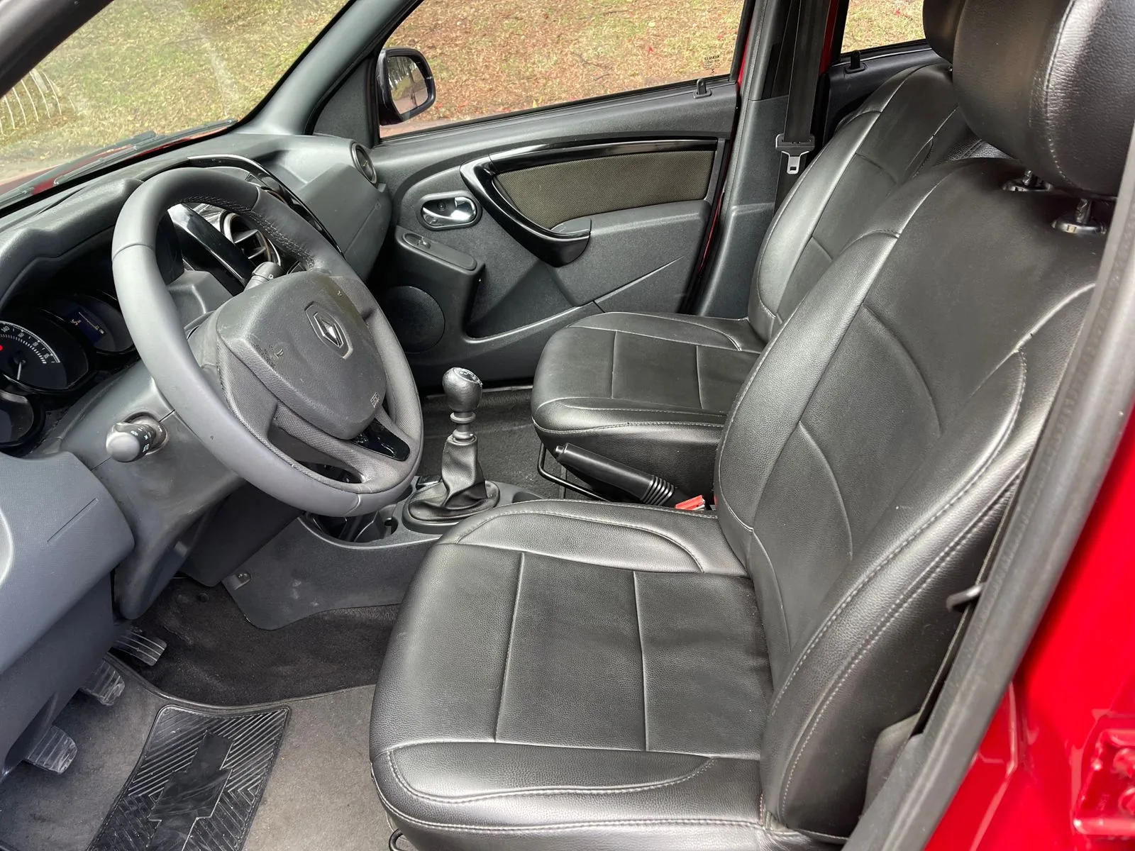 Camioneta Renault Duster 2021 EXPRESSION 1.6L MT 4X2 en Bogotá — foto 12