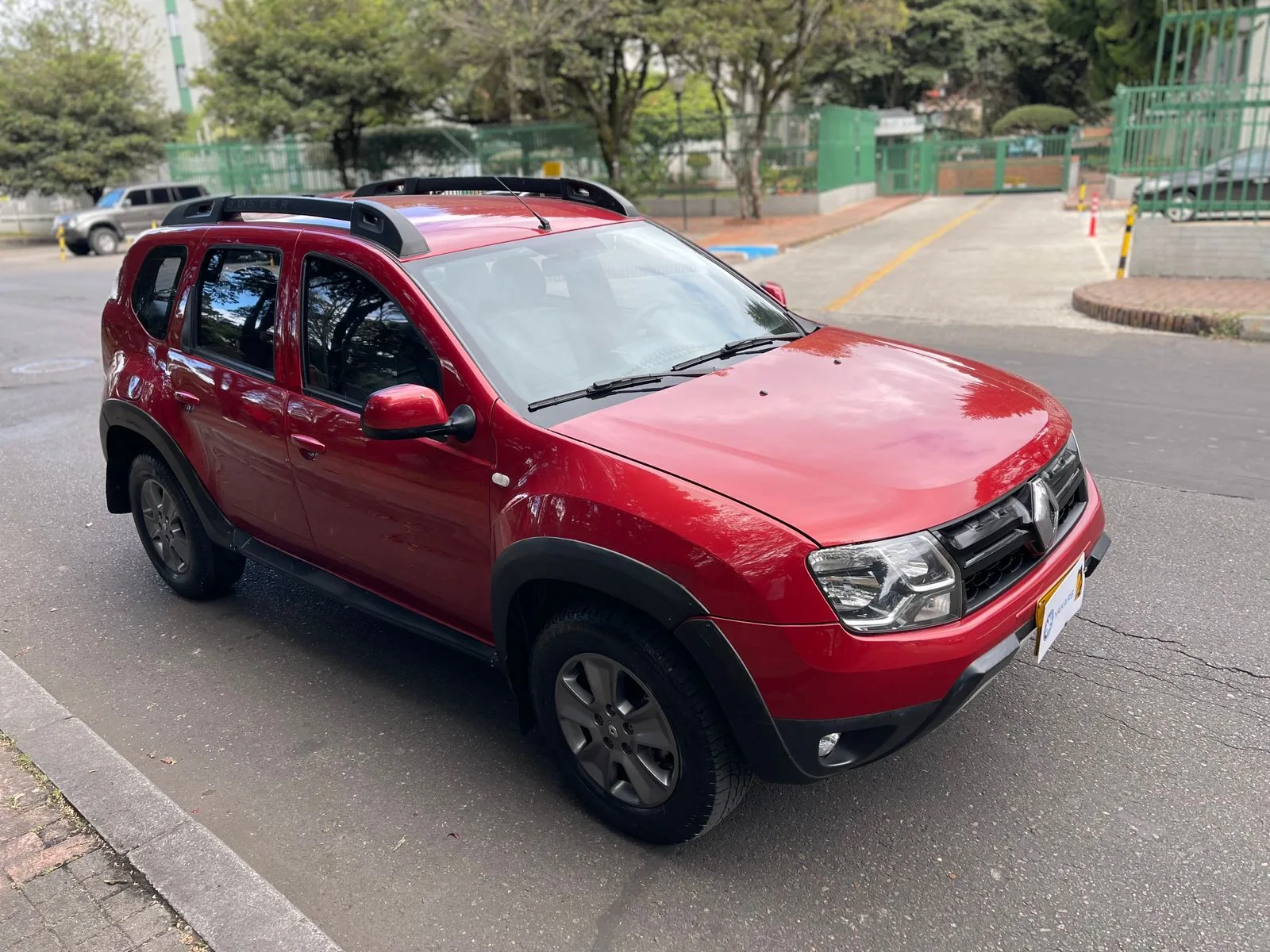 Camioneta Renault Duster 2021 EXPRESSION 1.6L MT 4X2 en Bogotá — foto 3