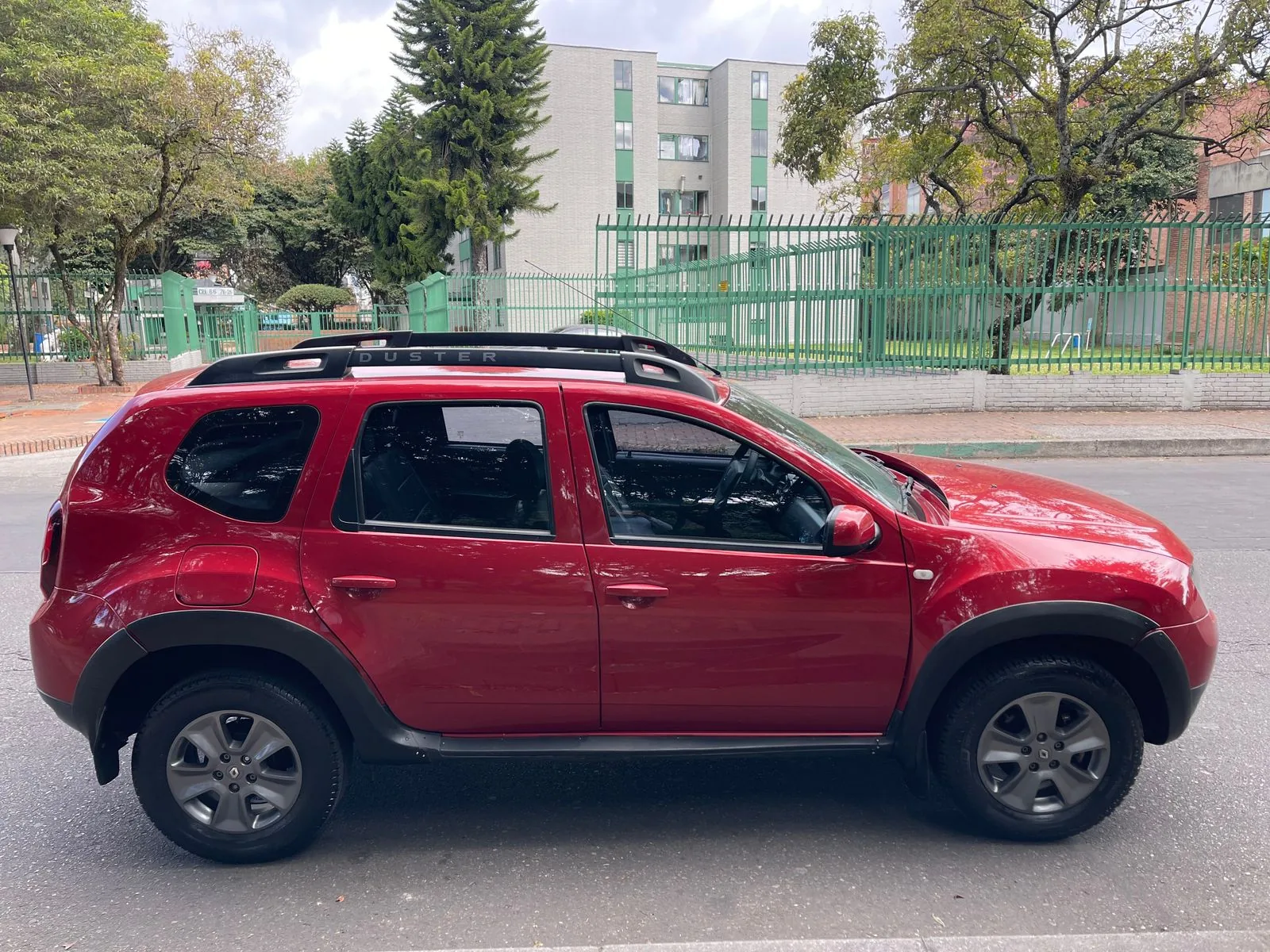Camioneta Renault Duster 2021 EXPRESSION 1.6L MT 4X2 en Bogotá — foto 4