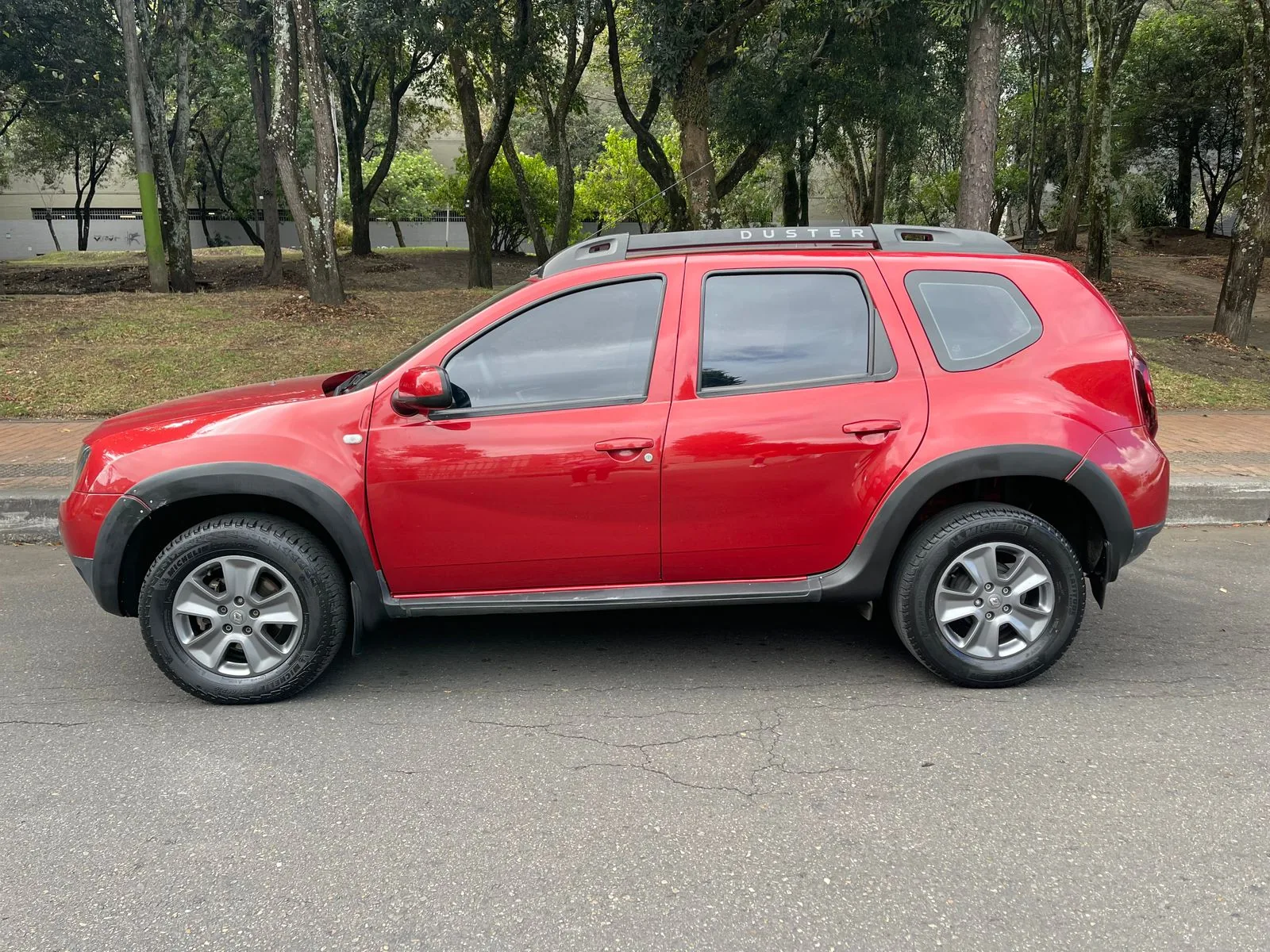 Camioneta Renault Duster 2021 EXPRESSION 1.6L MT 4X2 en Bogotá — foto 5