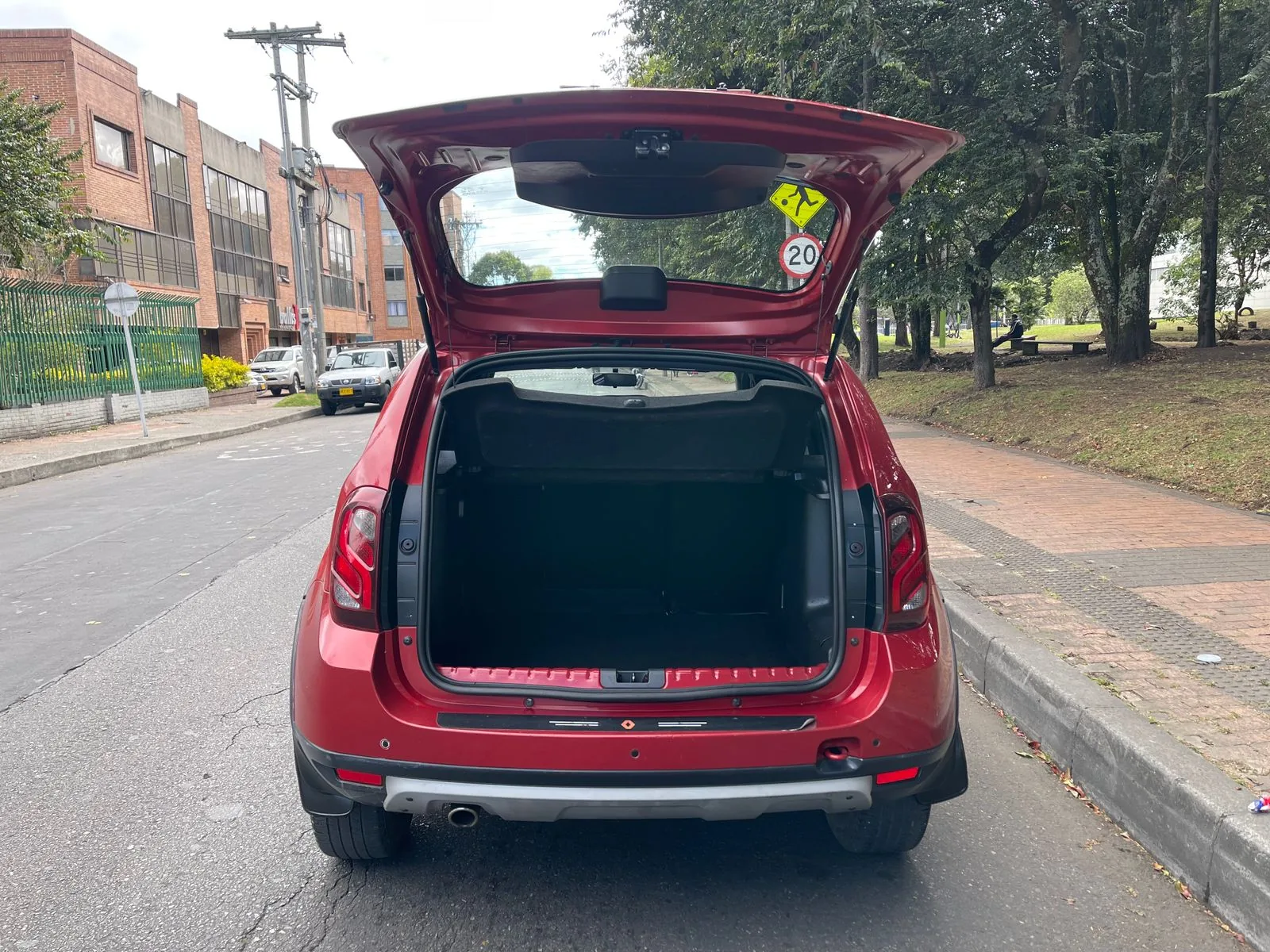 Camioneta Renault Duster 2021 EXPRESSION 1.6L MT 4X2 en Bogotá — foto 8