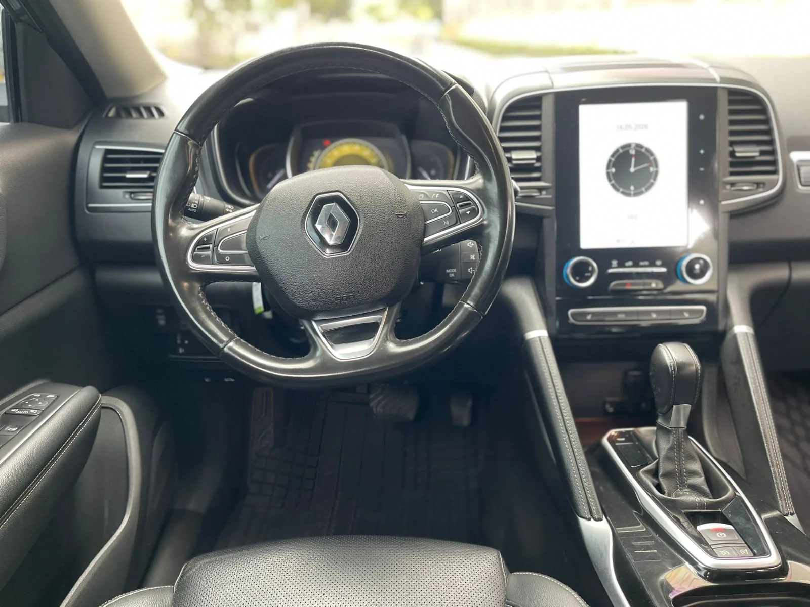 Camioneta Renault Koleos 2023 Intens 2.5L AWD en Bogotá — foto 11