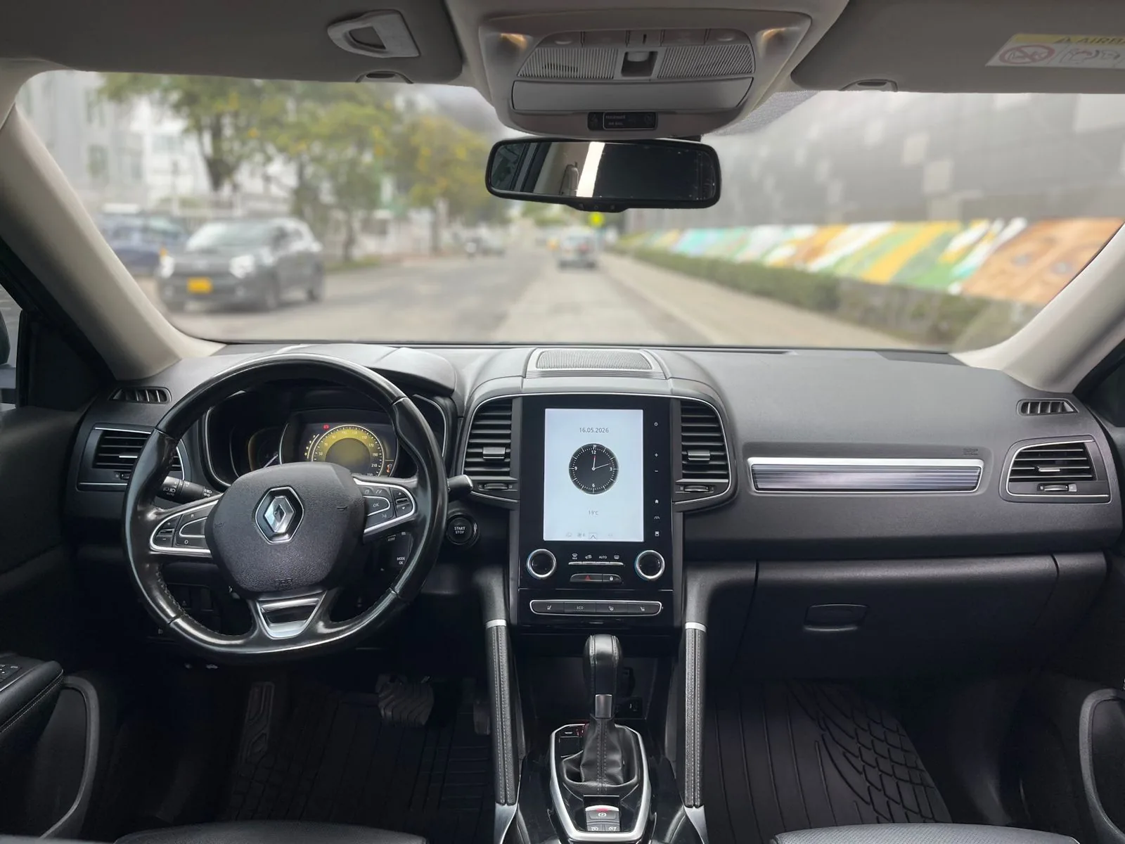Camioneta Renault Koleos 2023 Intens 2.5L AWD en Bogotá — foto 12