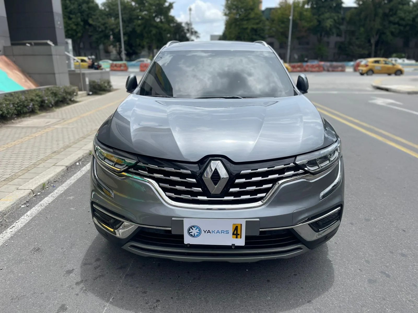 Camioneta Renault Koleos 2023 Intens 2.5L AWD en Bogotá — foto 2