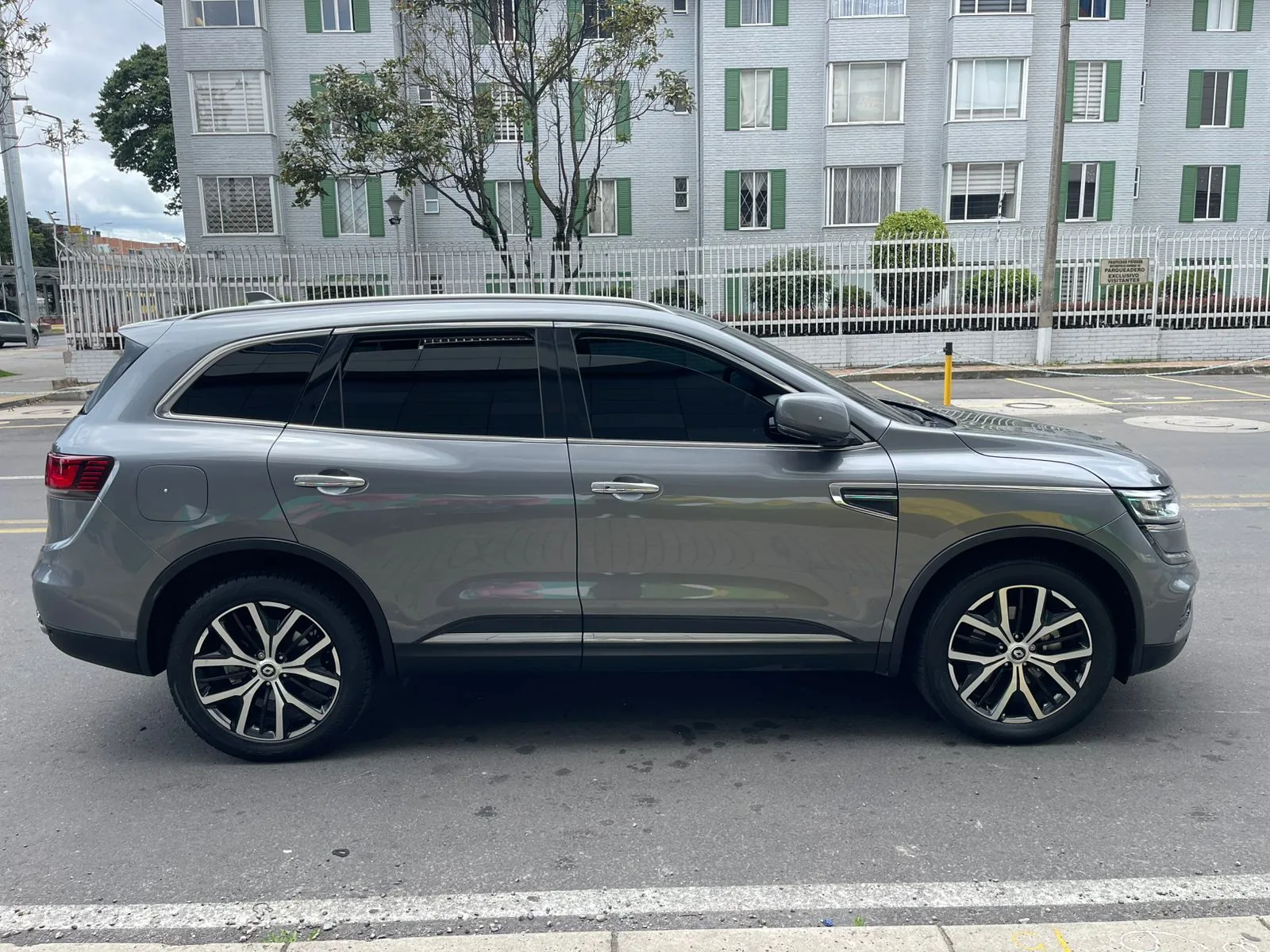 Camioneta Renault Koleos 2023 Intens 2.5L AWD en Bogotá — foto 5